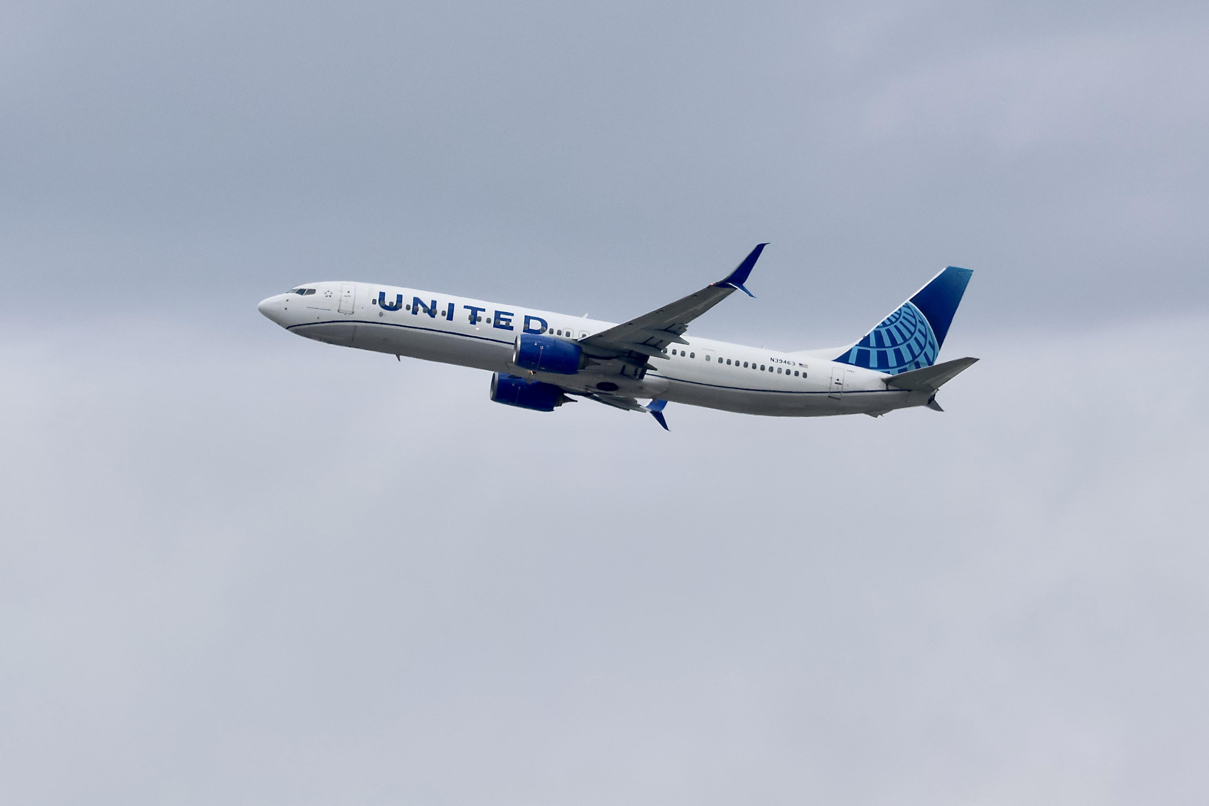 N39463 @ KORD - B739 United Boeing 737-924ER N39463 departing 28R KORD - by MarkKalfas