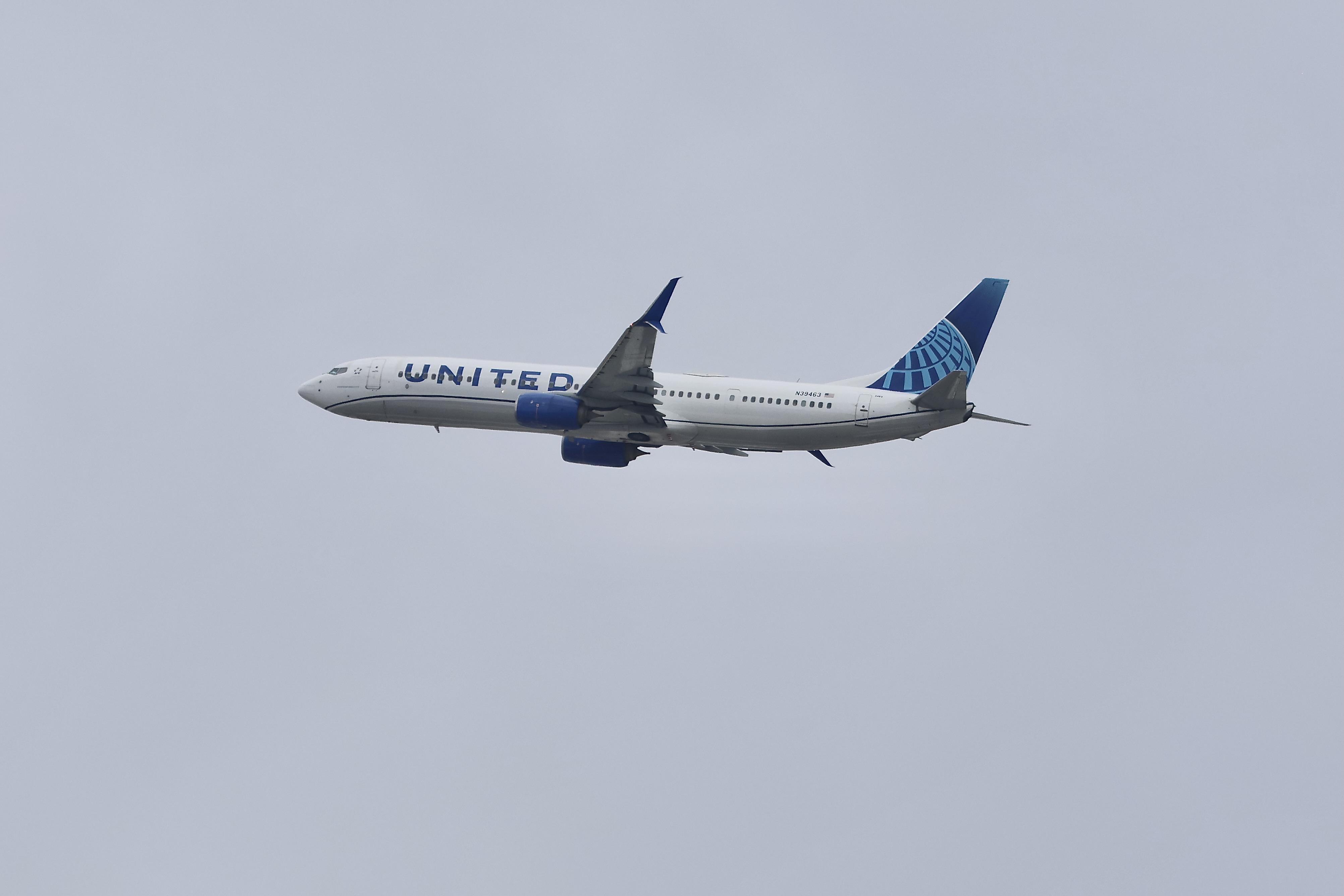 N39463 @ KORD - B739 United Boeing 737-924ER N39463 departing 28R KORD - by MarkKalfas