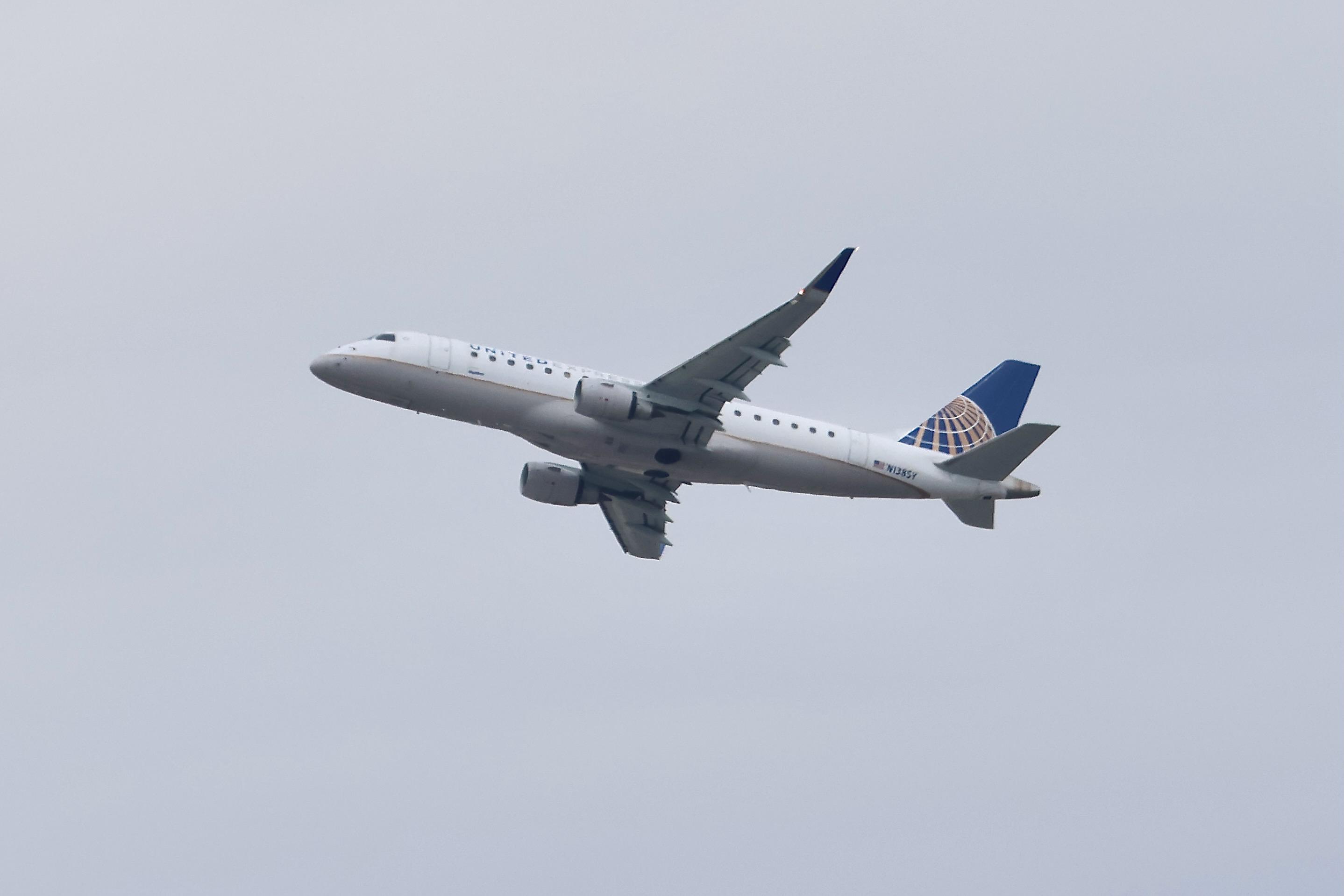 N138SY @ KORD - E75L SKYWEST / UNITED EXPRESS EMBRAER 175 (long wing) N138SY departing 28R KORD - by MarkKalfas