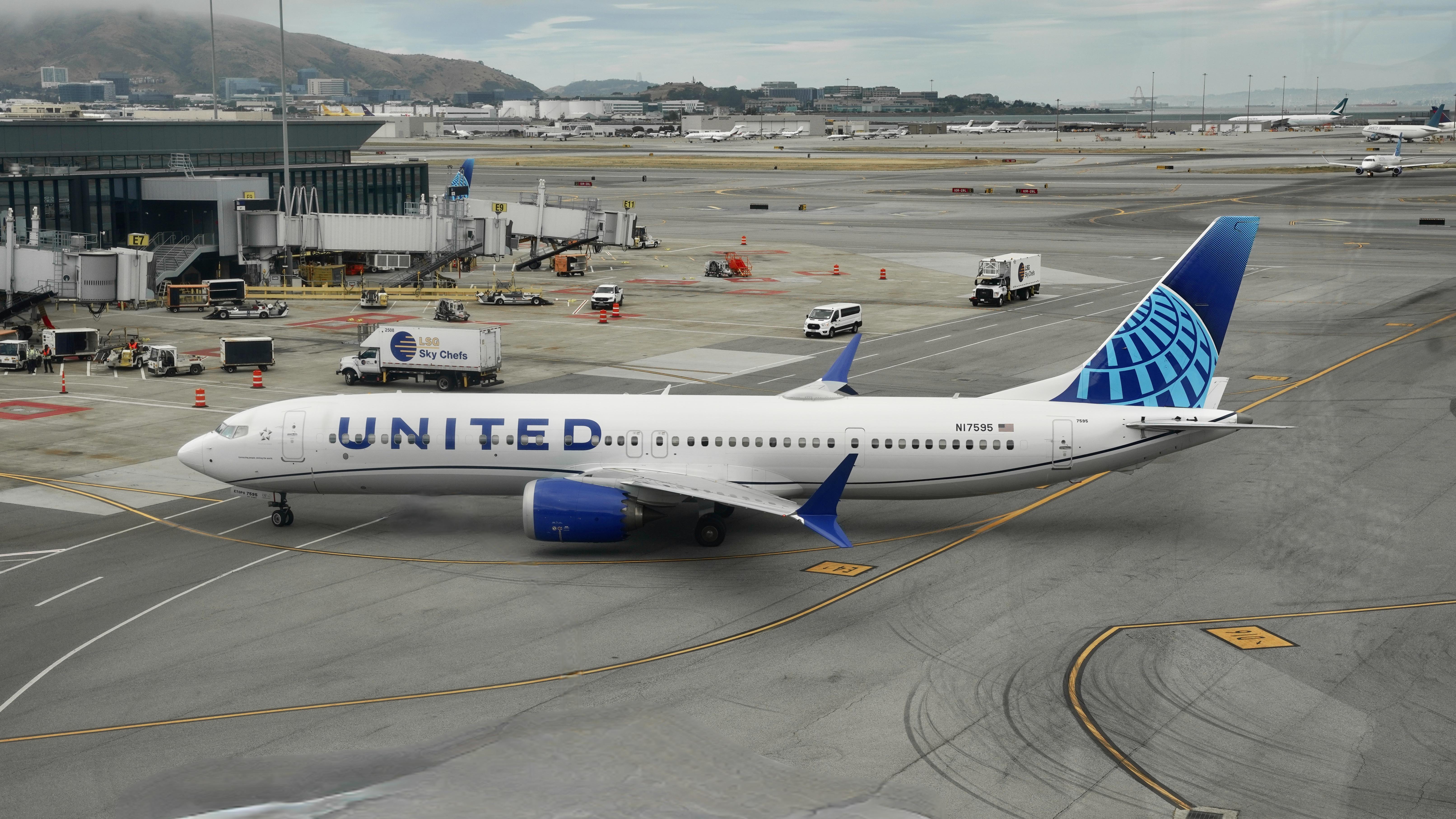 N17595 @ KSFO - Sky Terrace SFO 2026 - by ClaytonEddy