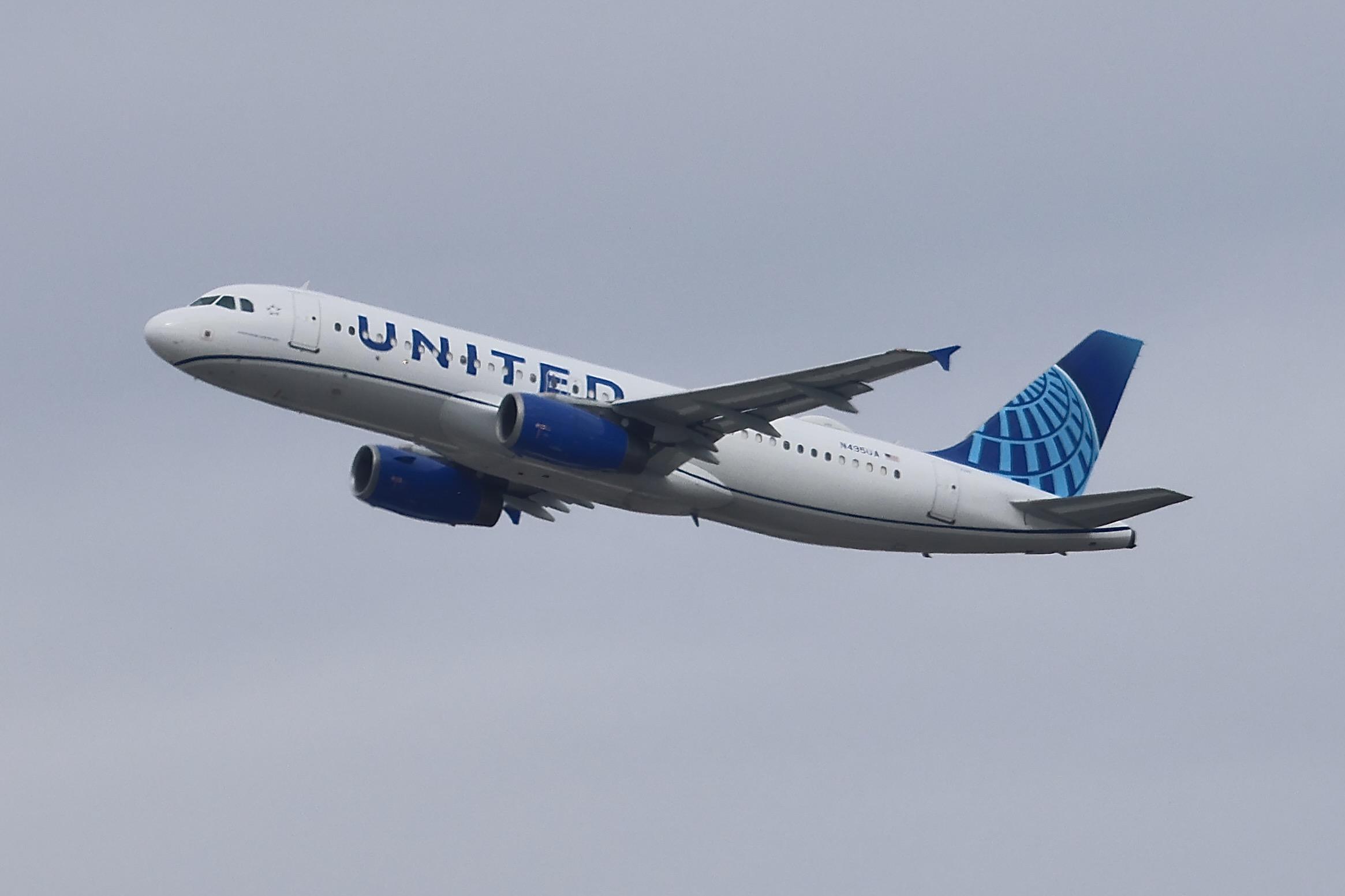 N495UA @ KORD - A320 United Airlines Airbus A320-232 N495UA departing 28R KORD - by MarkKalfas