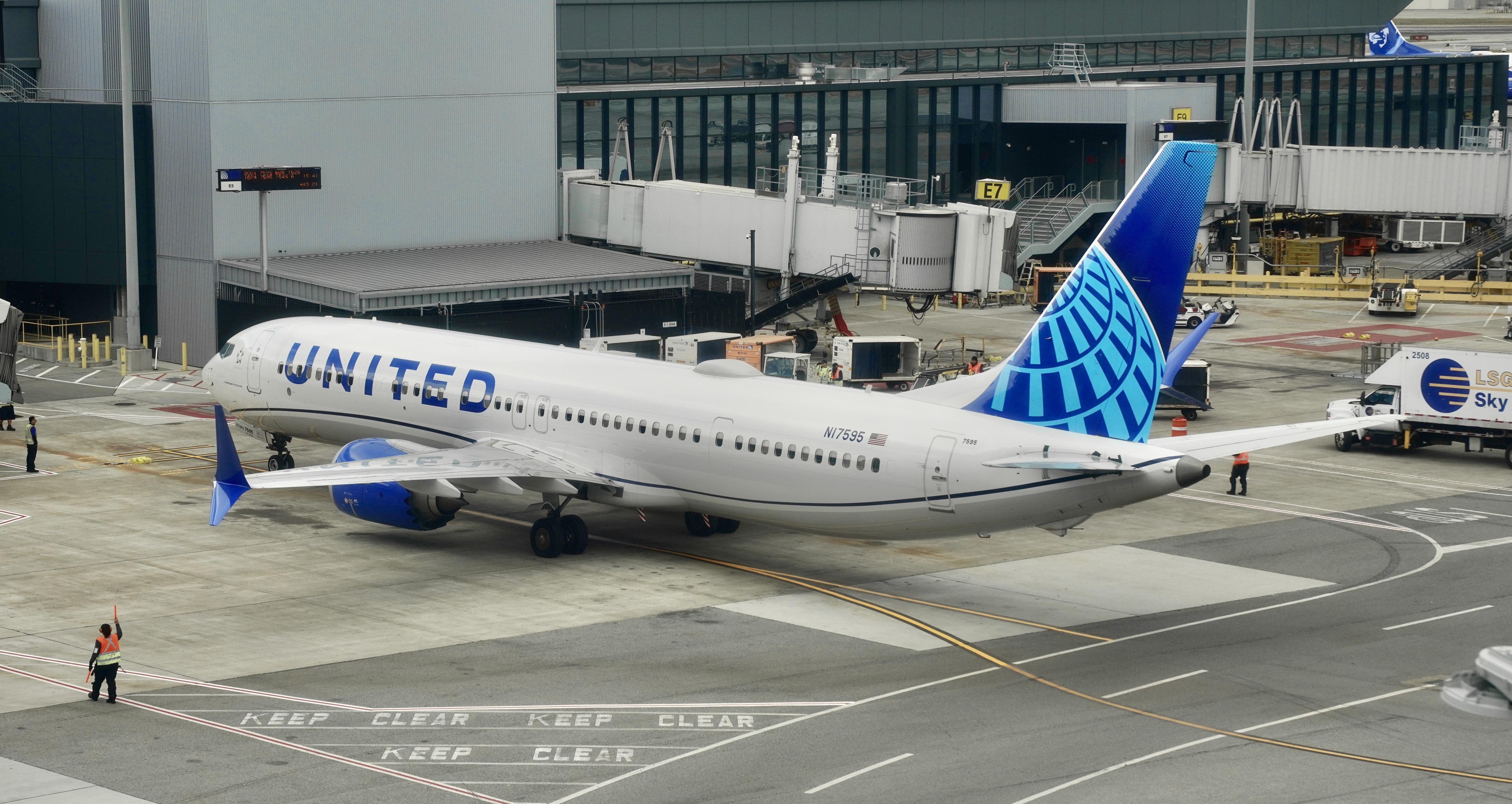 N17595 @ KSFO - Sky Terrace SFO 2026 - by ClaytonEddy