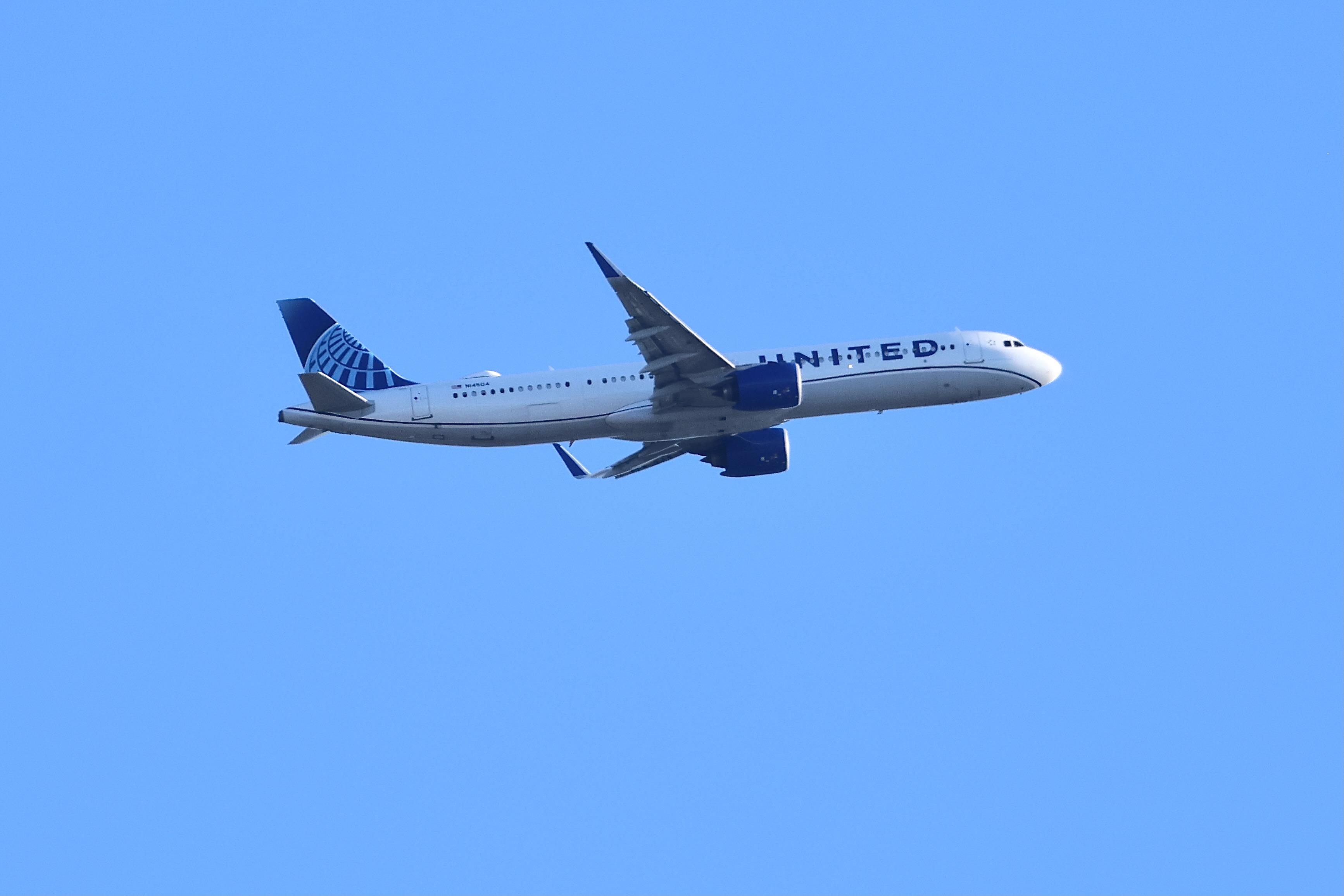 N14504 @ KORD - A21N United  Airbus A321- 271NX N14504, departing 22L KORD  - by MarkKalfas