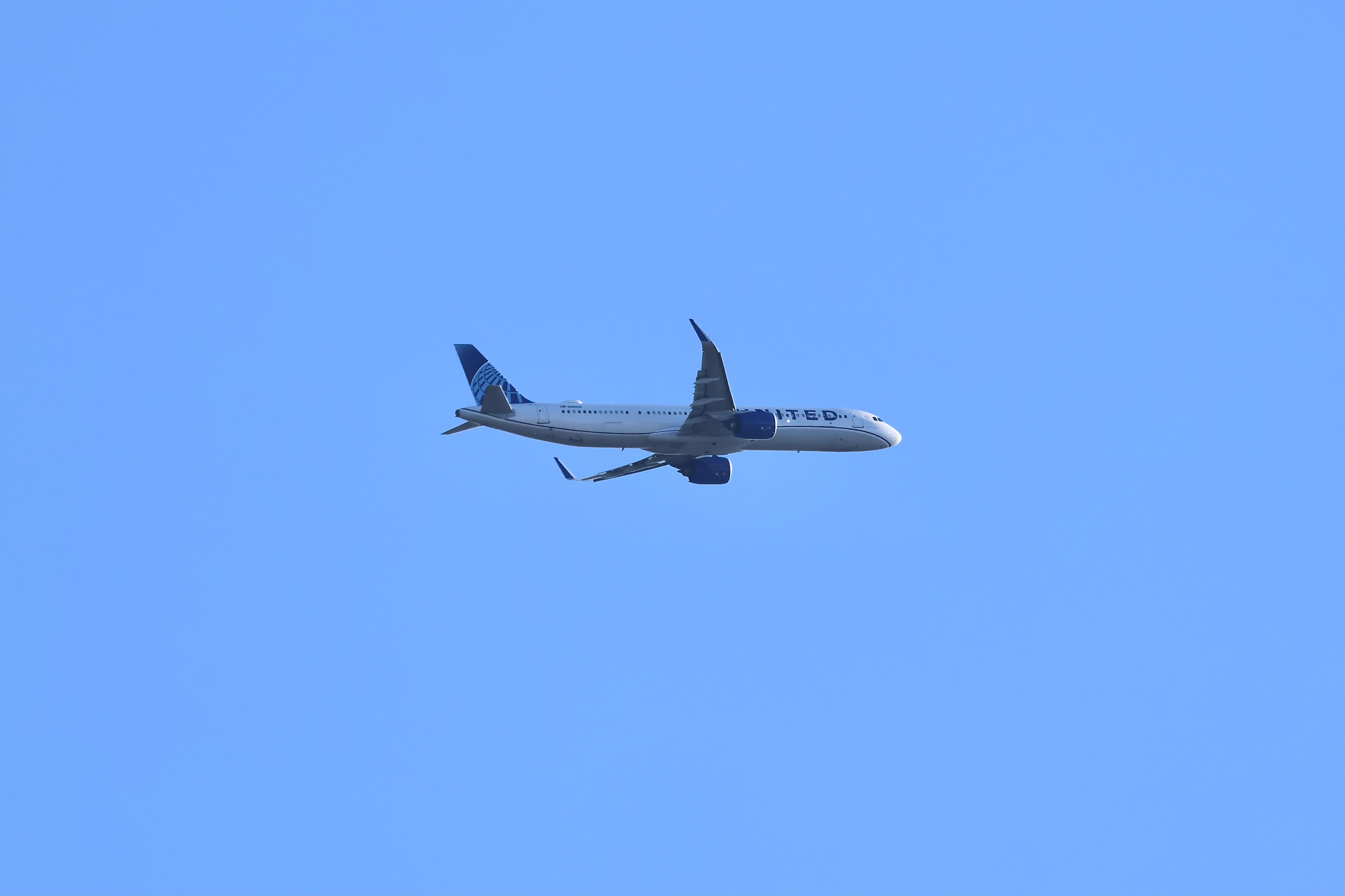 N14504 @ KORD - A21N United  Airbus A321- 271NX N14504, departing 22L KORD  - by MarkKalfas