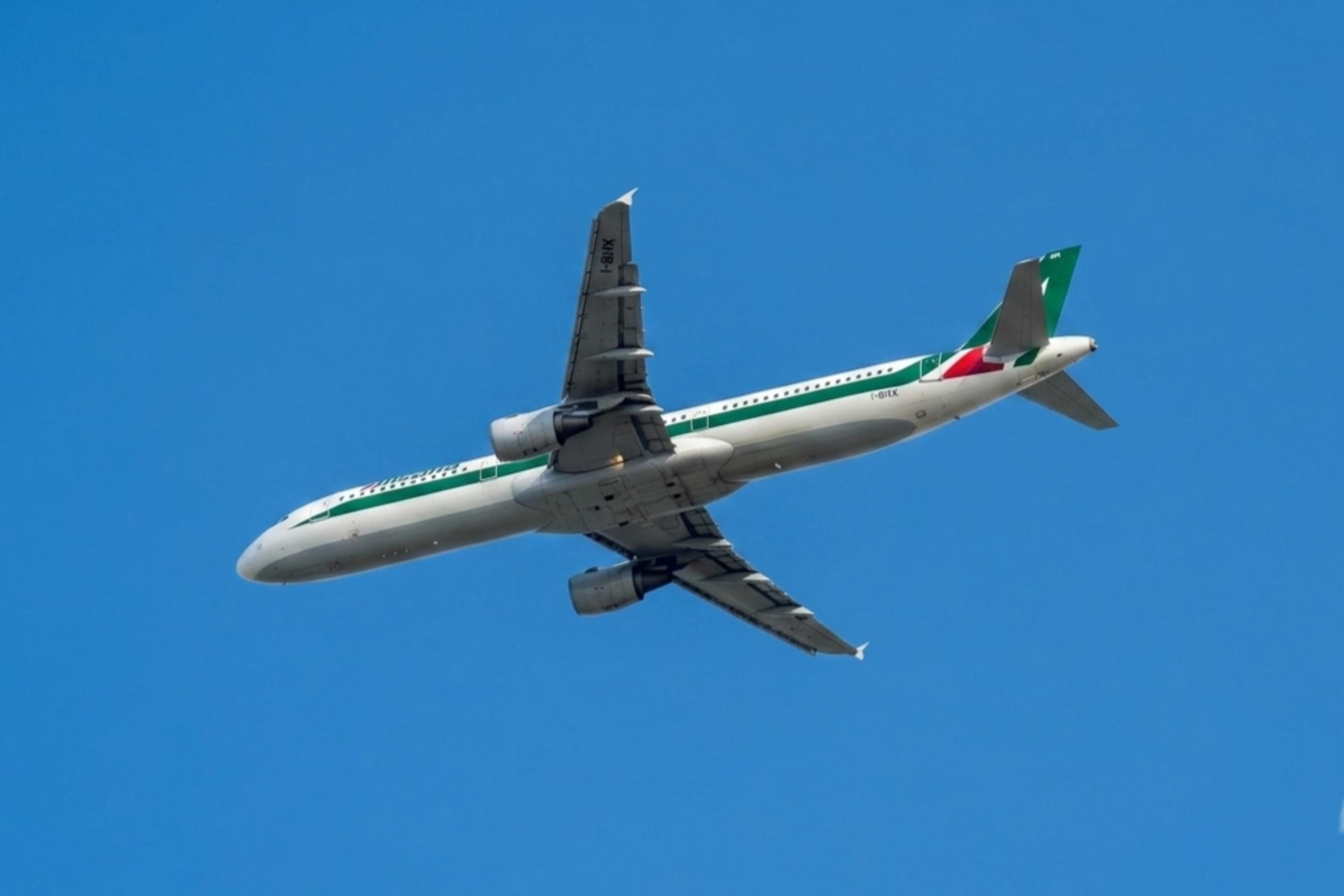 I-BIKX @ EGLL - I-BIXK 2000 A321-100 Alitalia Woodley  - by PhilR
