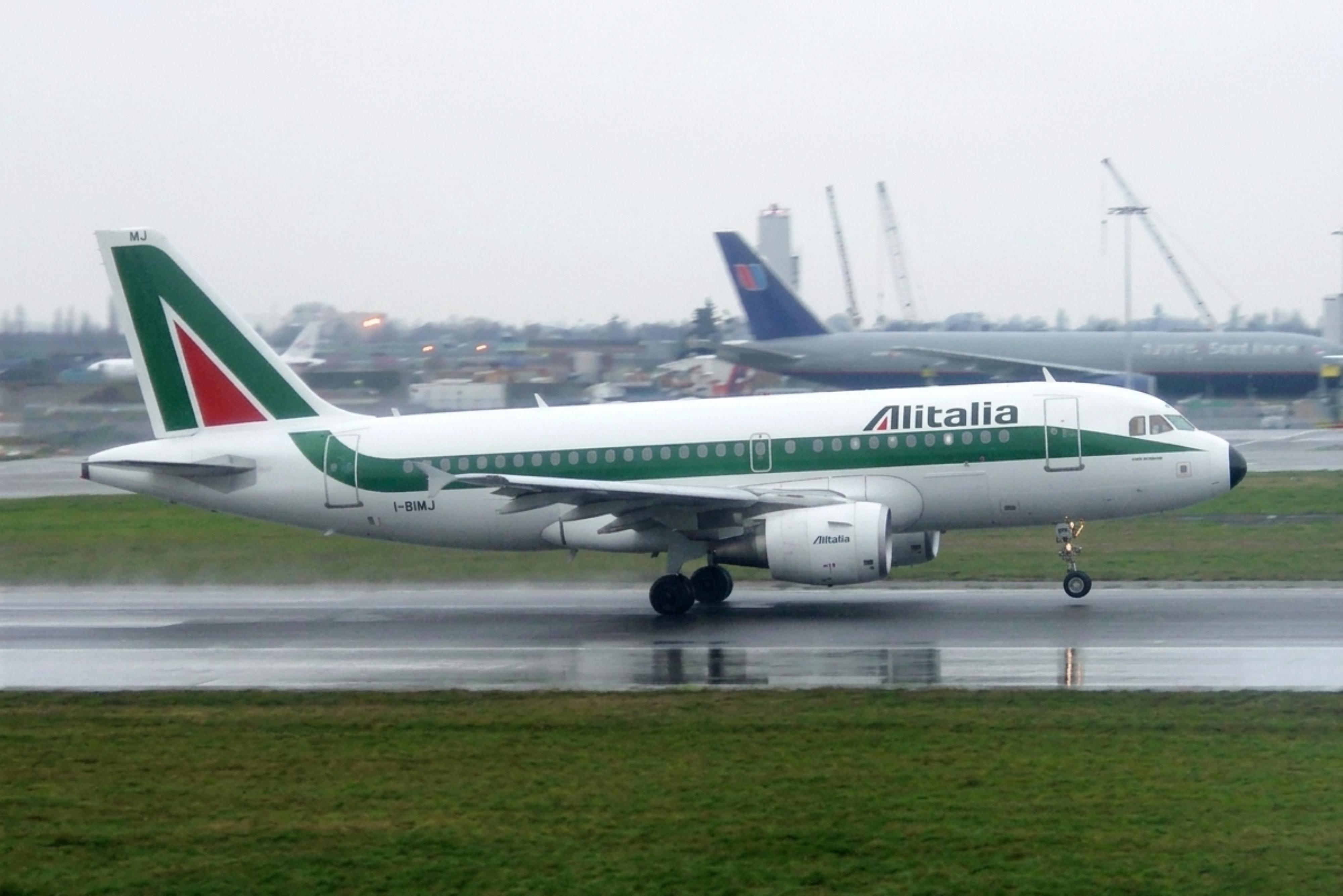 I-BIMJ @ EGLL - I-BIMJ 2002 Airbus A319-100 Alitalia LHR  - by PhilR