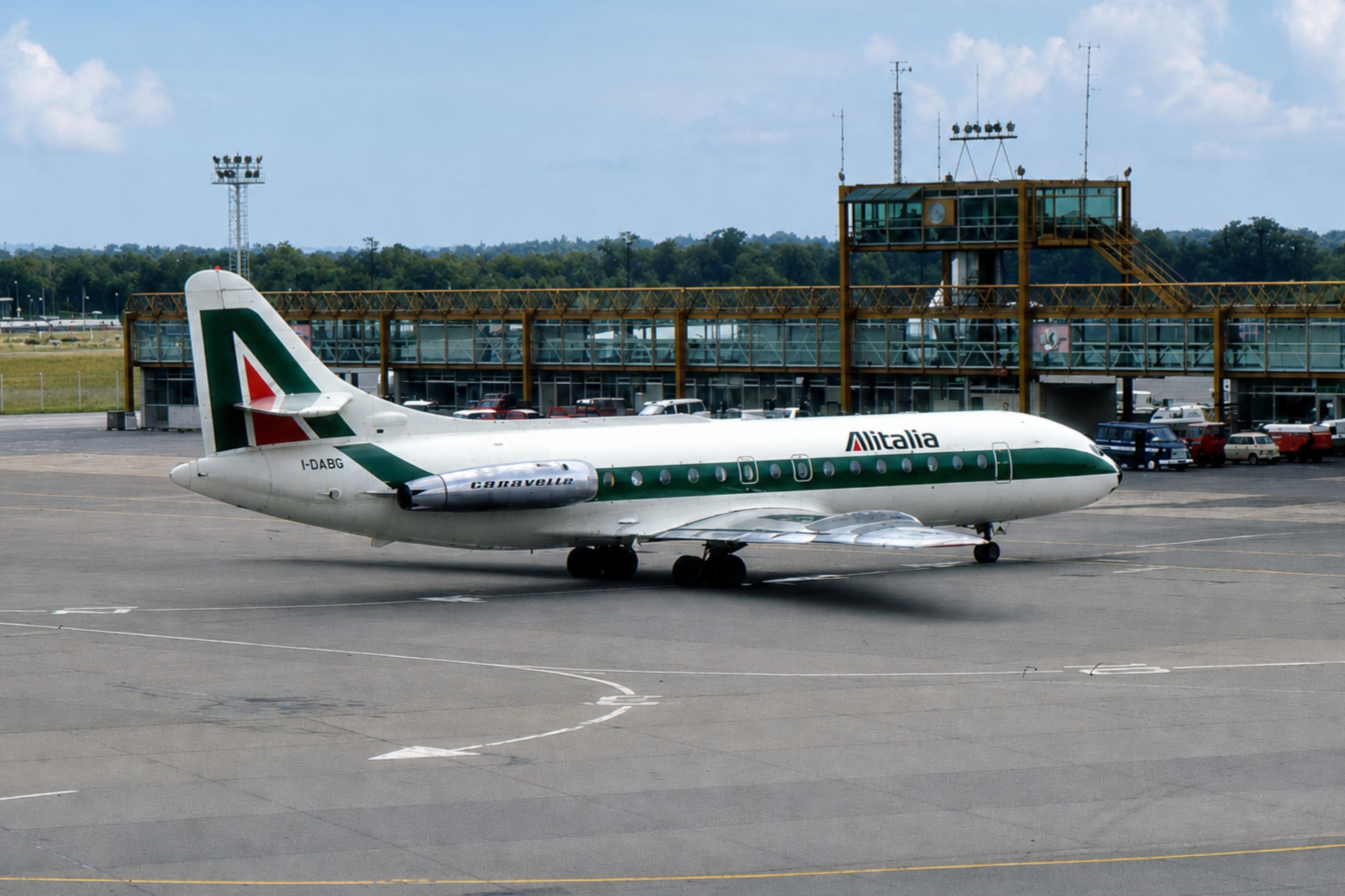 I-DABG @ EGKK - I-DABG 1966 SE210 Caravelle VlN Alitalia LGW
 - by PhilR