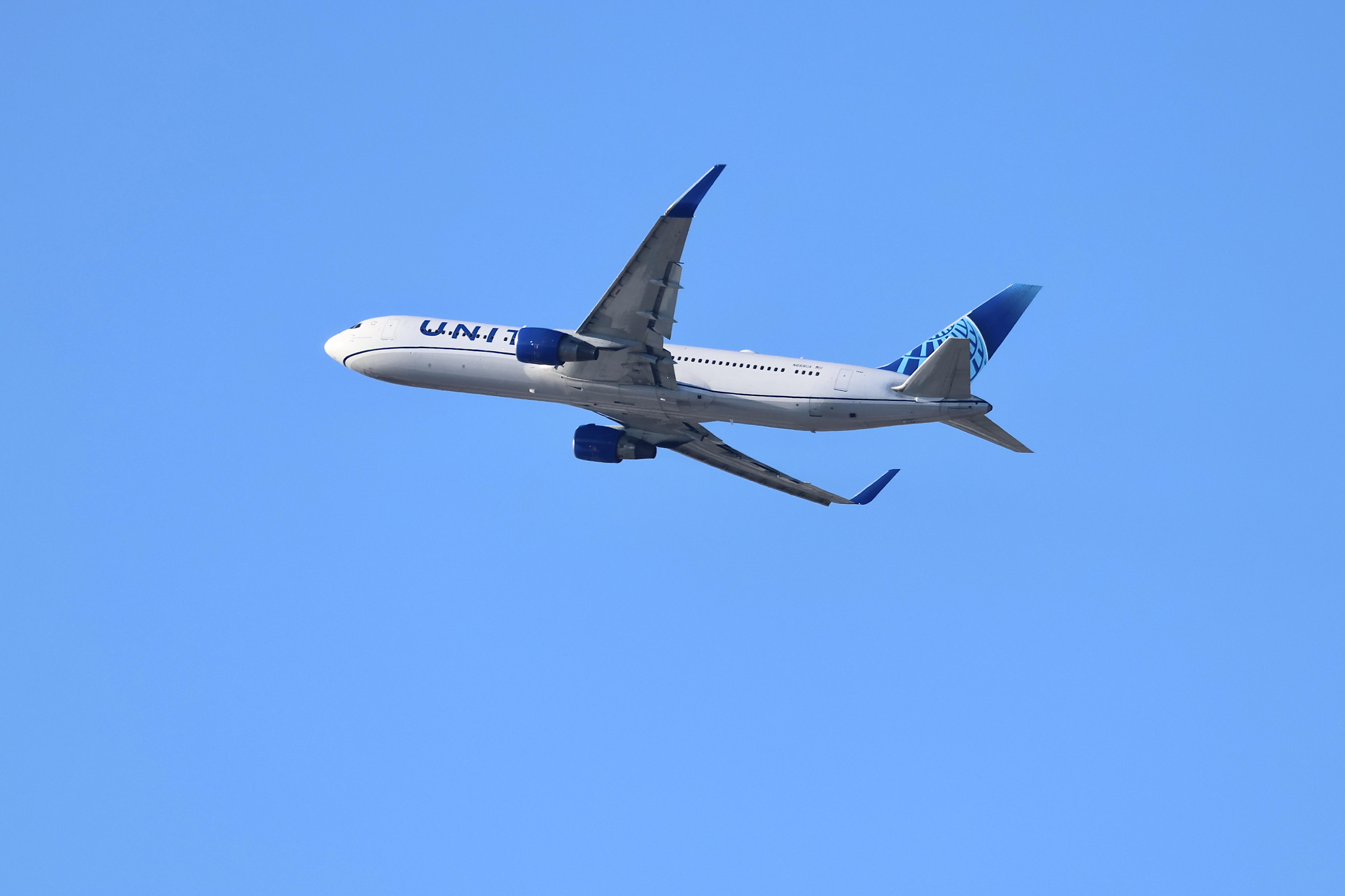 N668UA photo, click to enlarge