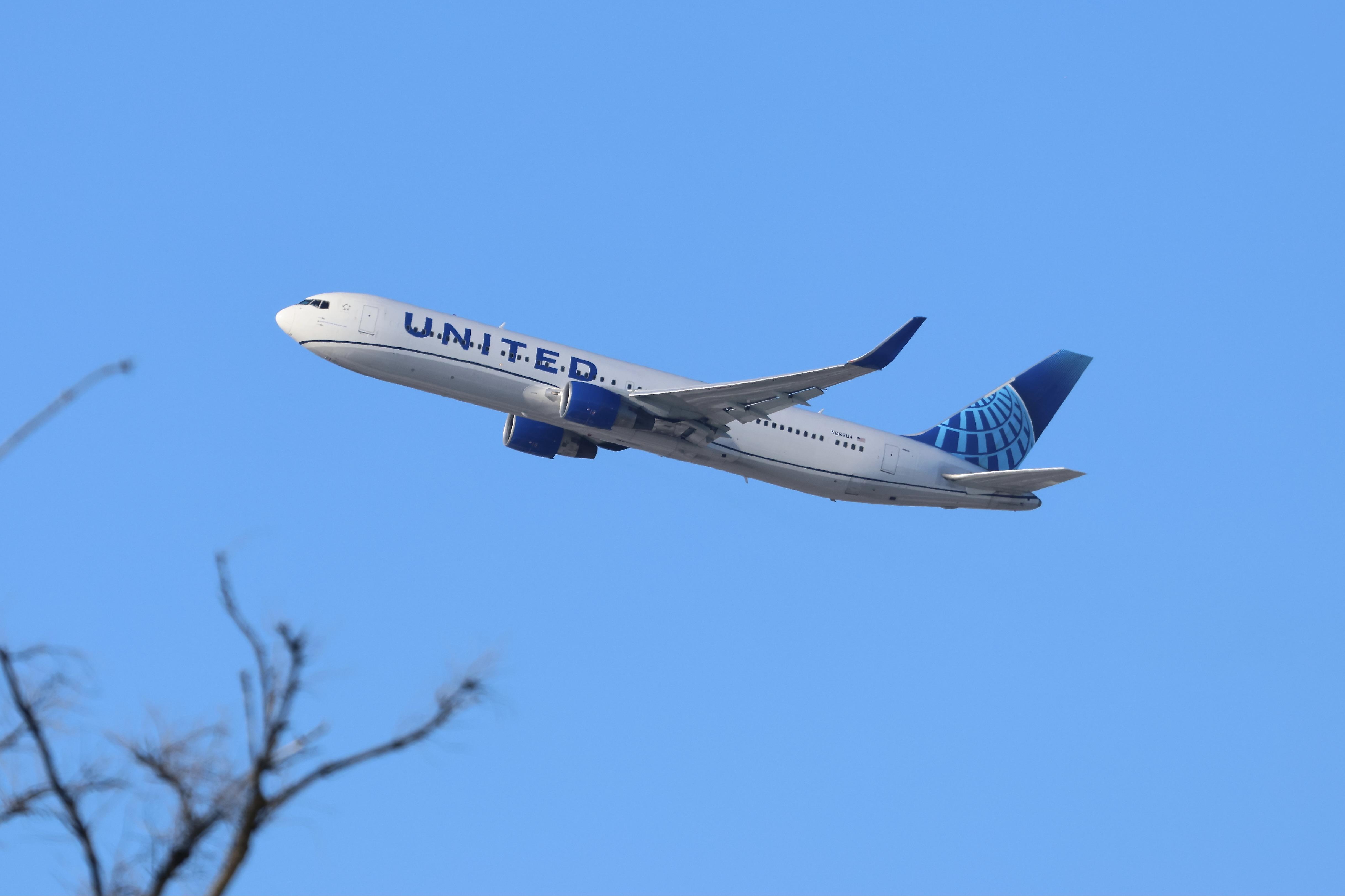 N668UA photo, click to enlarge