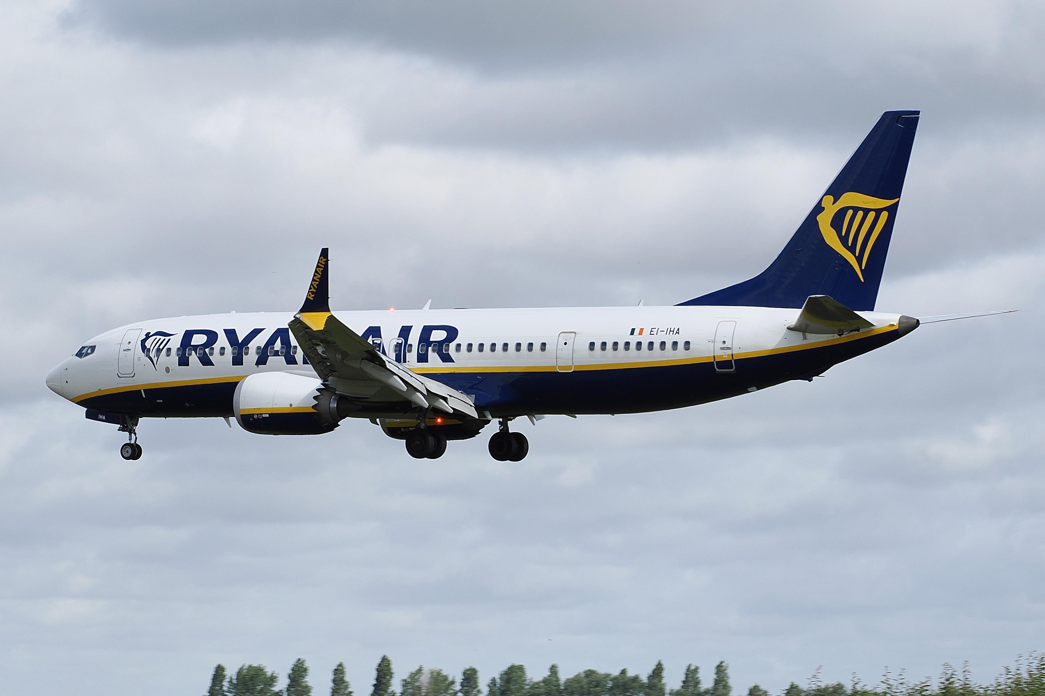 EI-IHA @ EGSH - Landing at Norwich. - by Graham Reeve