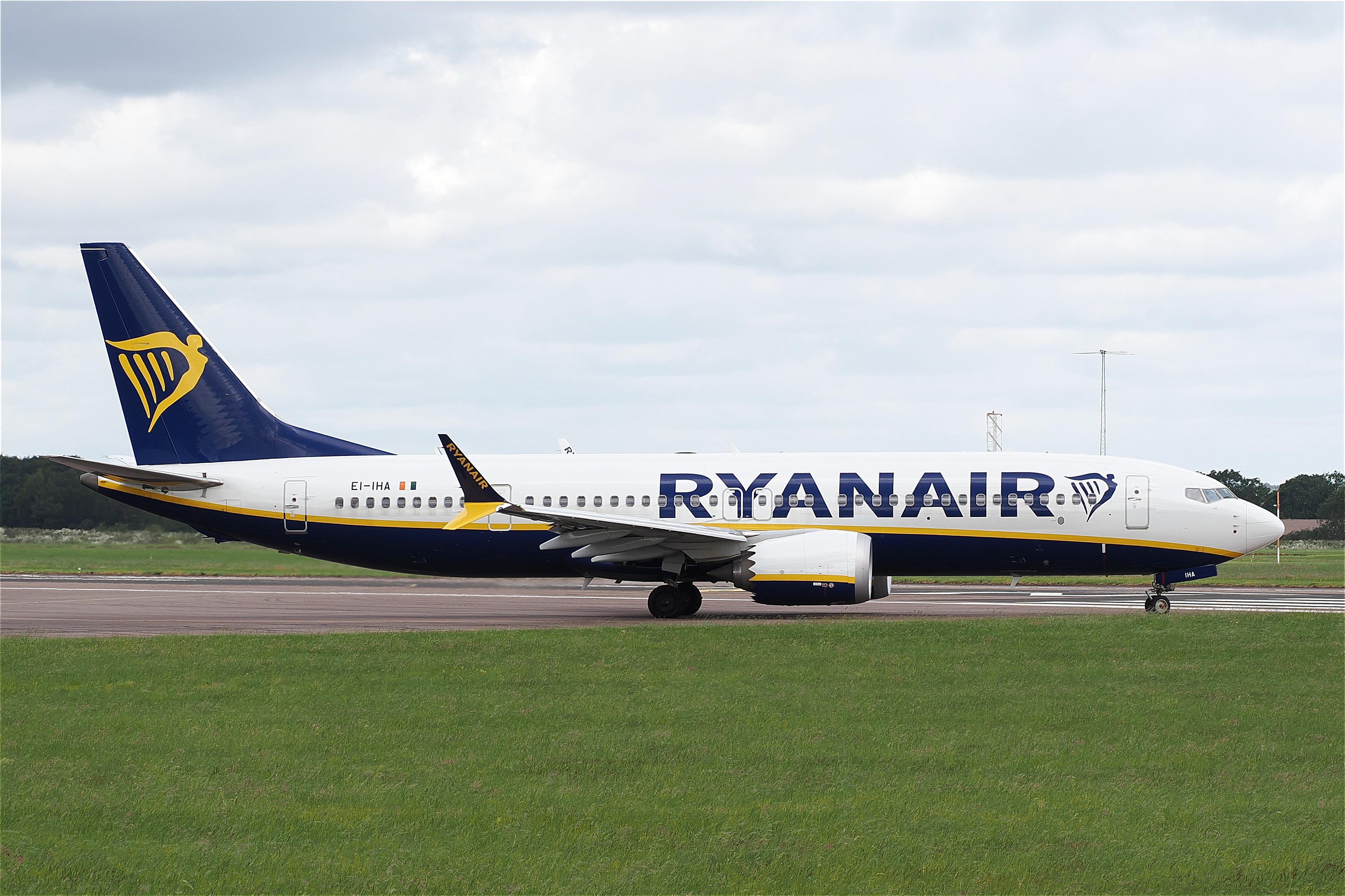 EI-IHA @ EGSH - Departing from Norwich. - by Graham Reeve