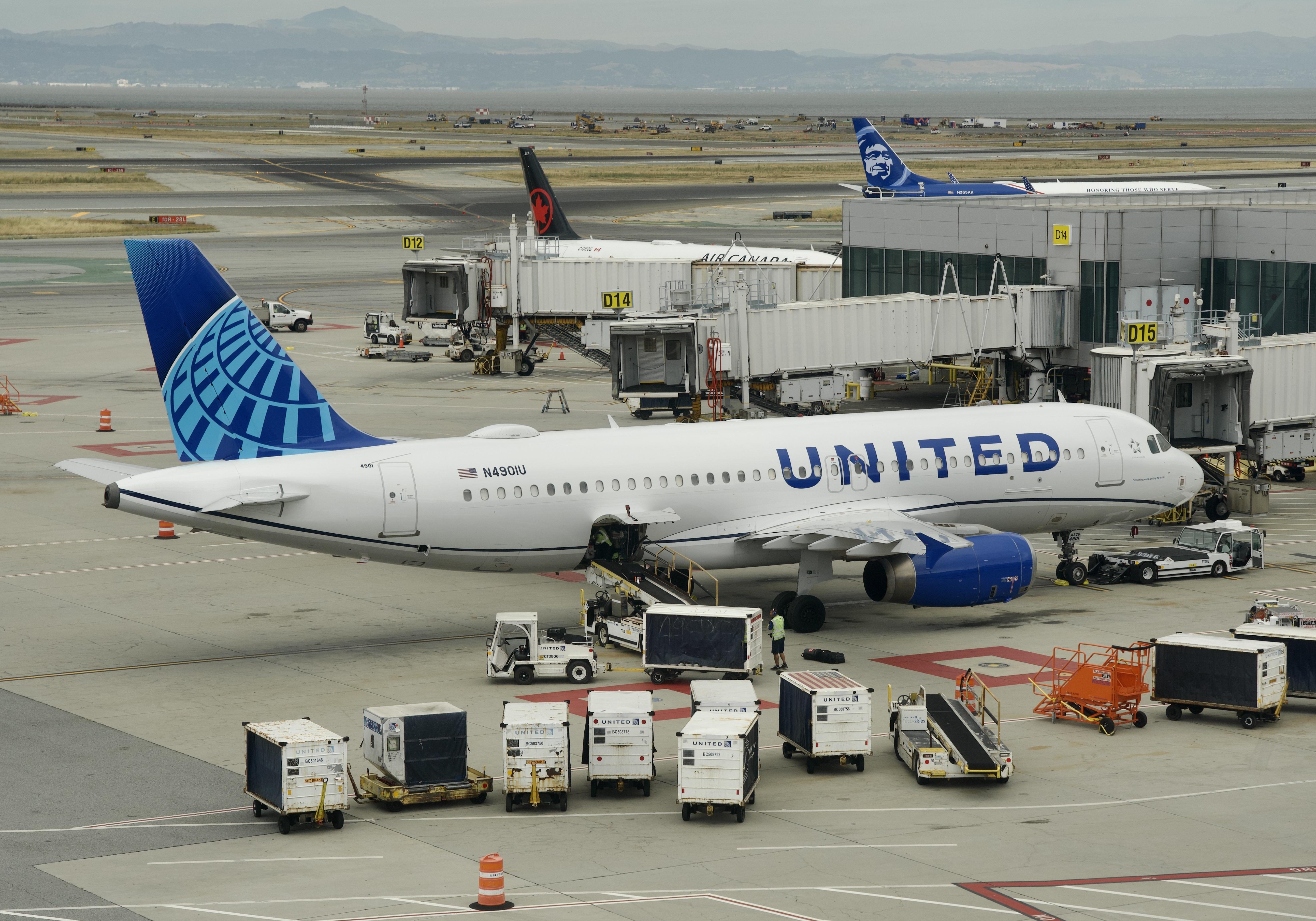 N4901U @ KSFO - Sky Terrace SFO 2026 - by ClaytonEddy
