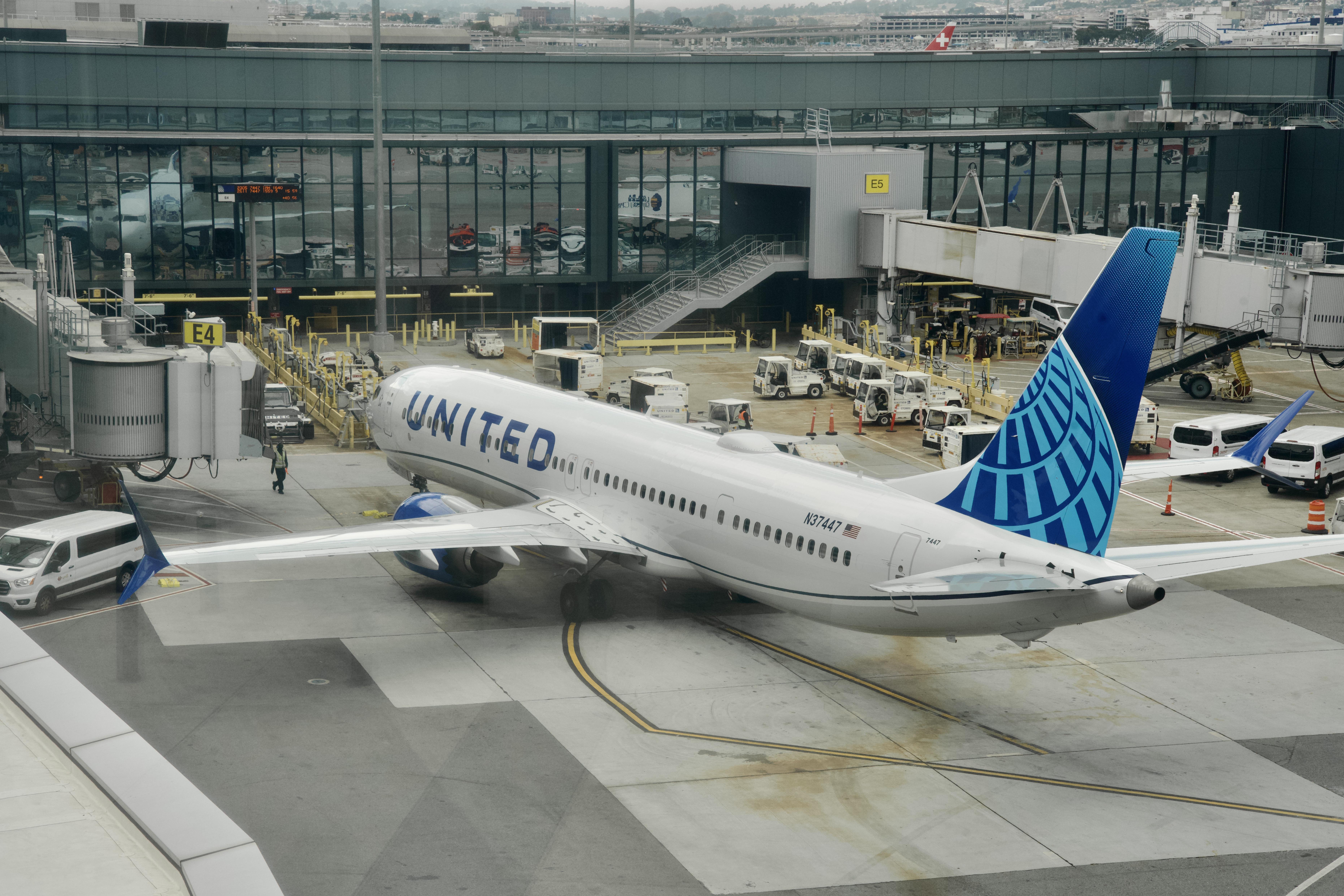 N37447 @ KSFO - Sky Terrace SFO 2026 - by ClaytonEddy