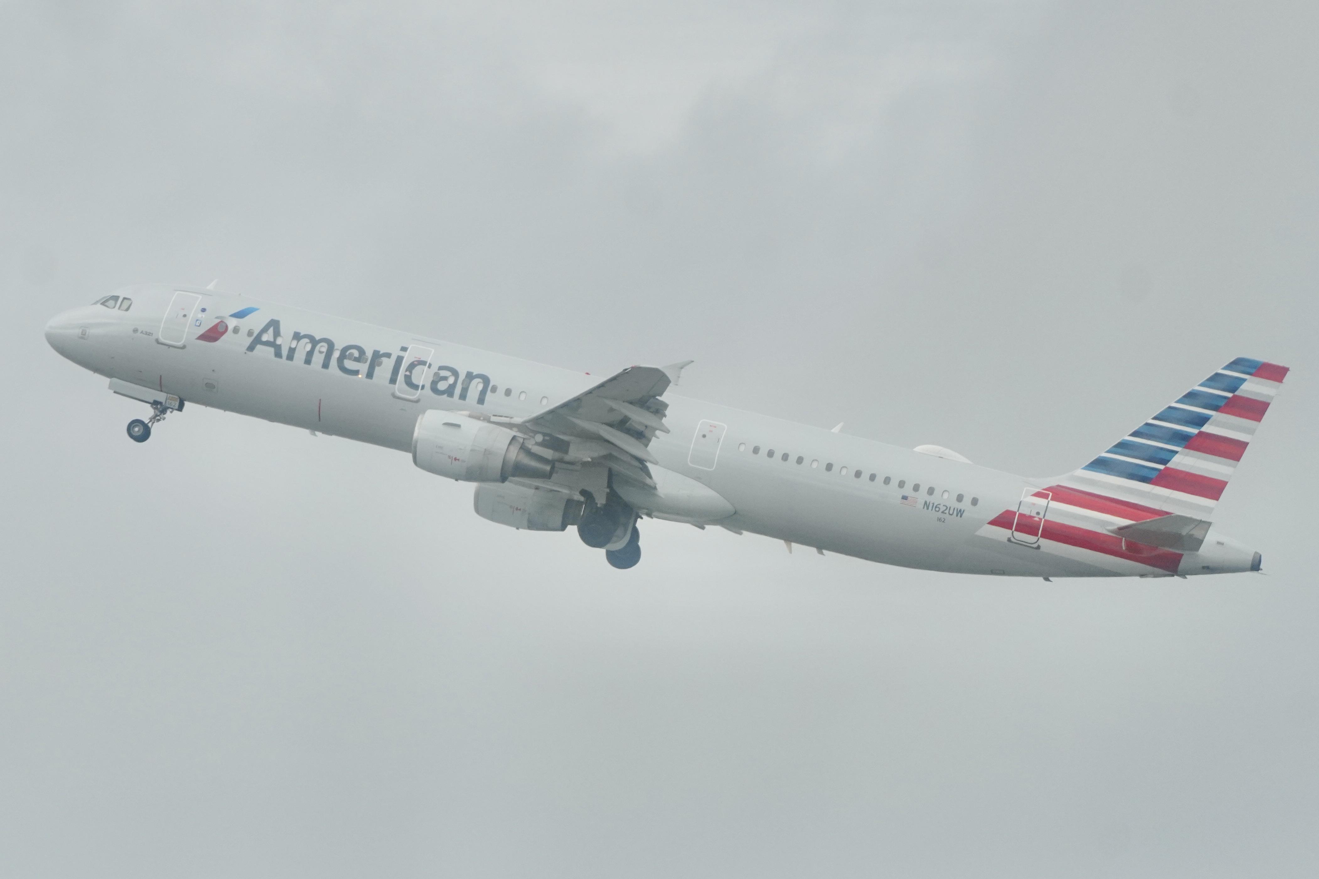 N162UW @ KSFO - Sky Terrace SFO 2026 - by ClaytonEddy