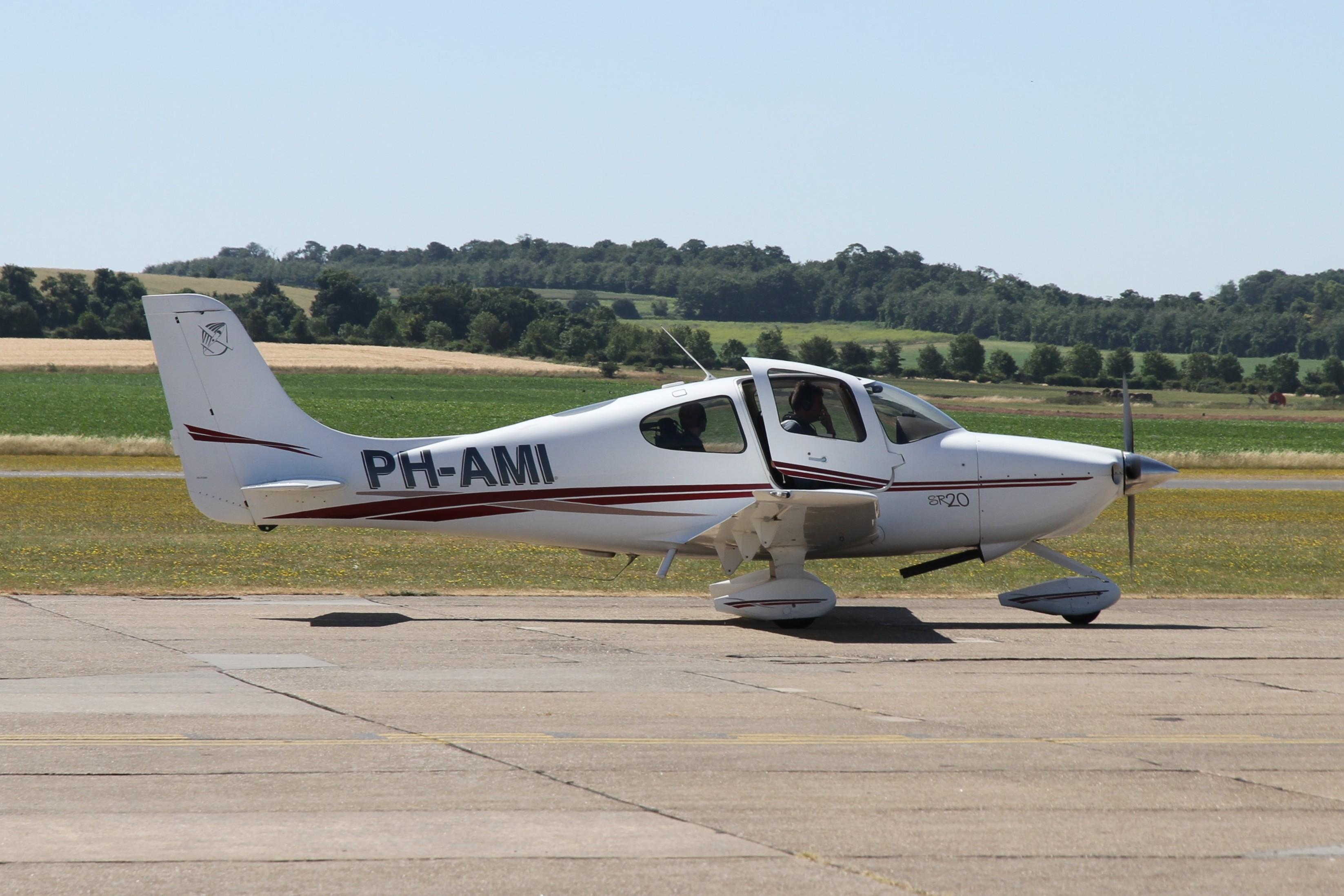 PH-AMI photo, click to enlarge