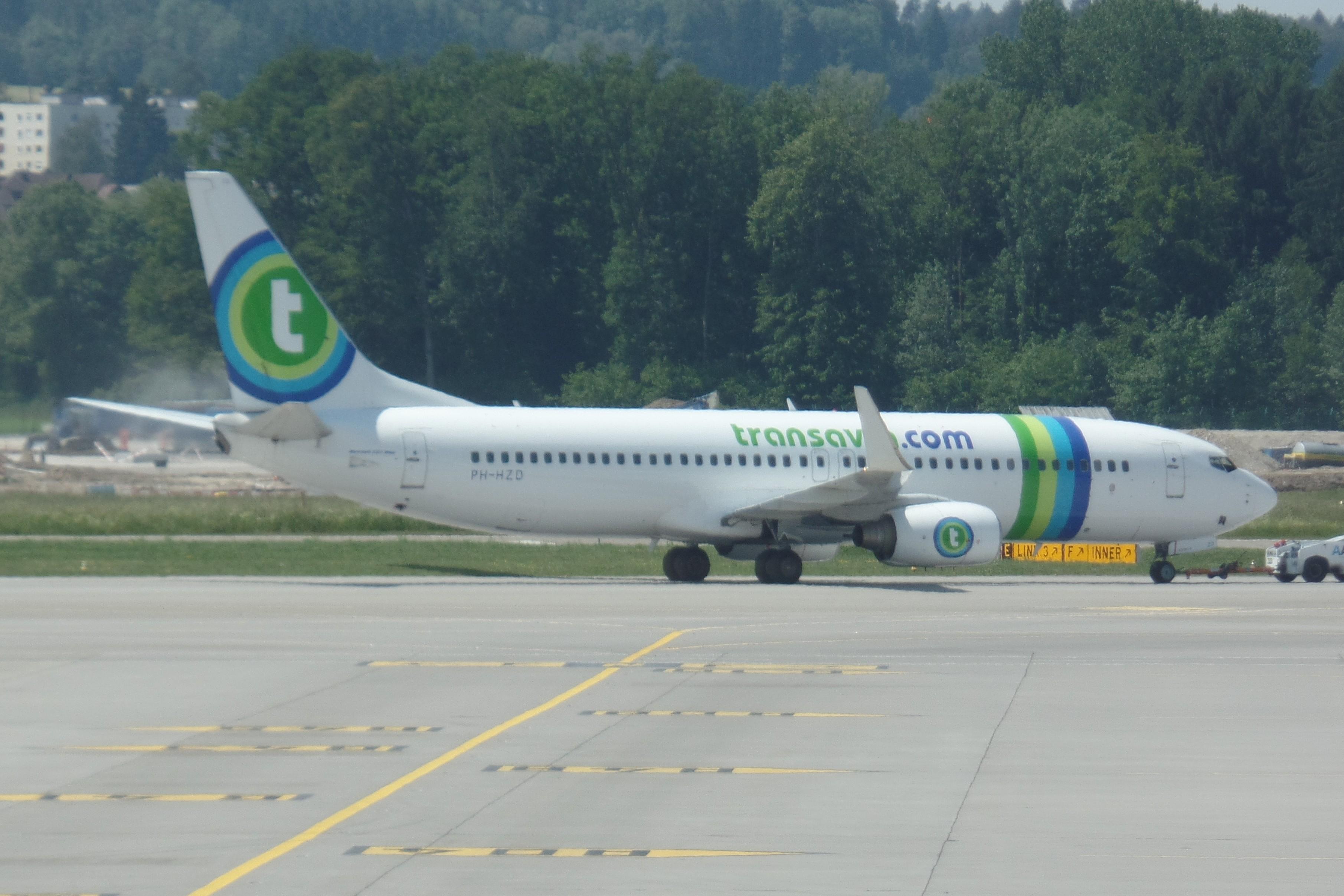 PH-HZD @ LSZH - PH-HZD 1999 B737-800 Transavia ZRH  - by PhilR