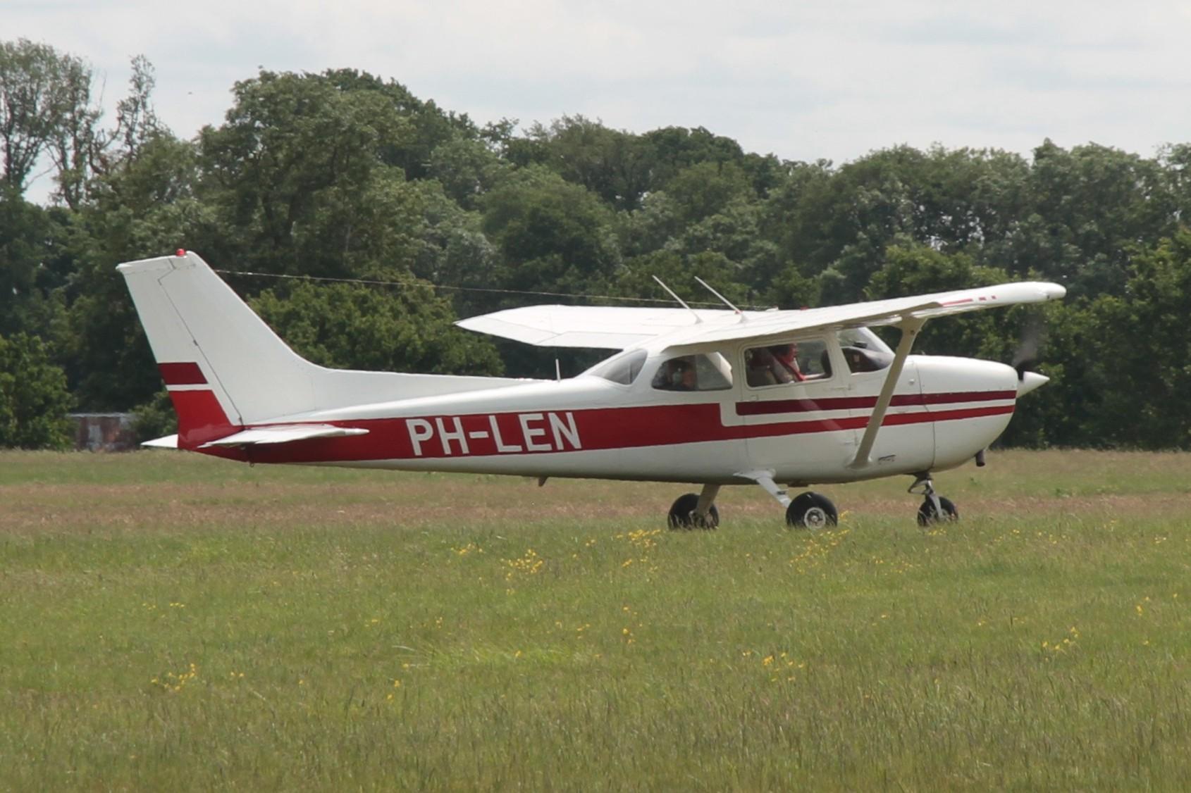 PH-LEN @ EGTH - PH-LEN Cessna F172N Skyhawk Military Day Old Warden 
 - by PhilR