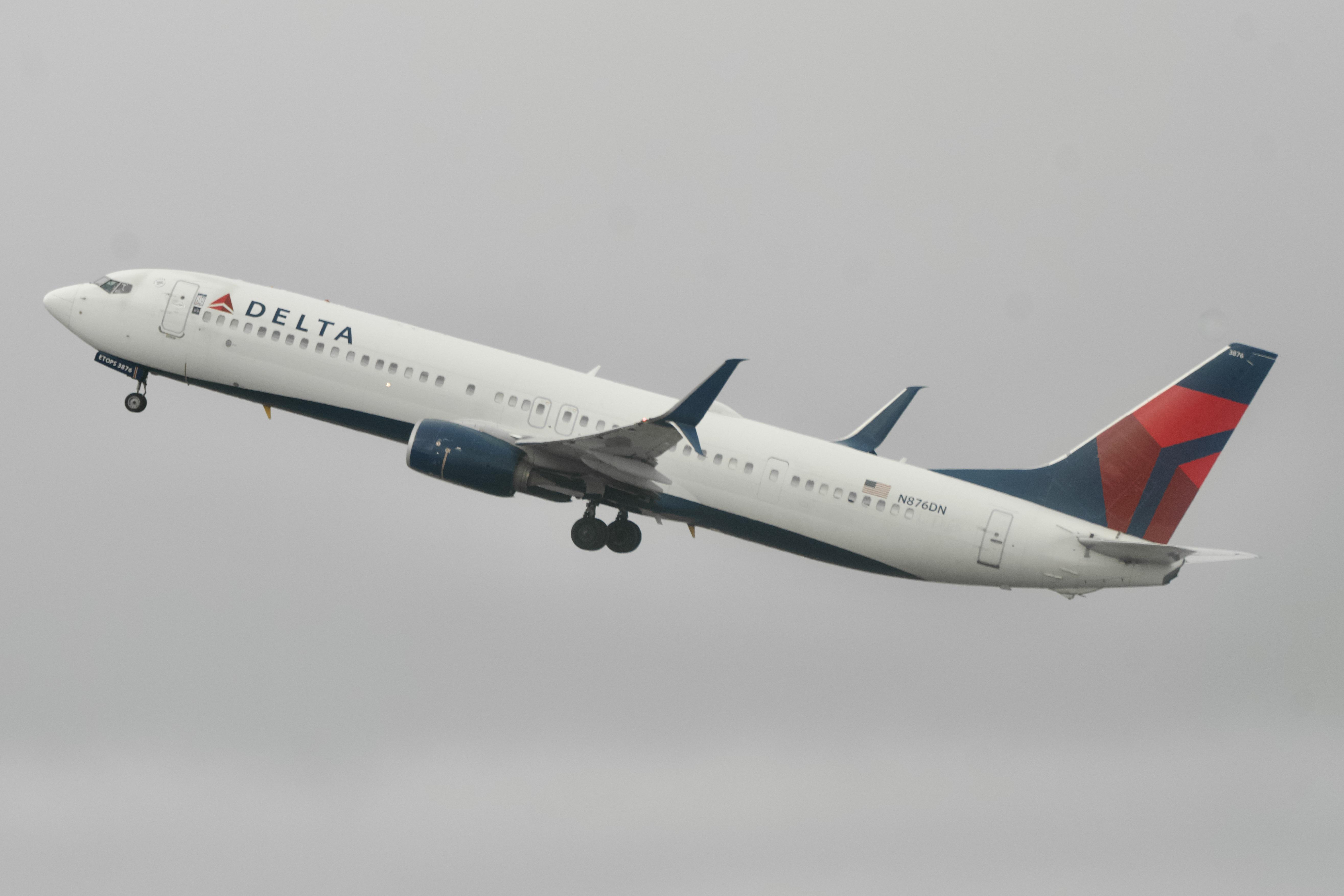 N876DN @ KSFO - Sky Terrace SFO 2026 - by Clayton Eddy