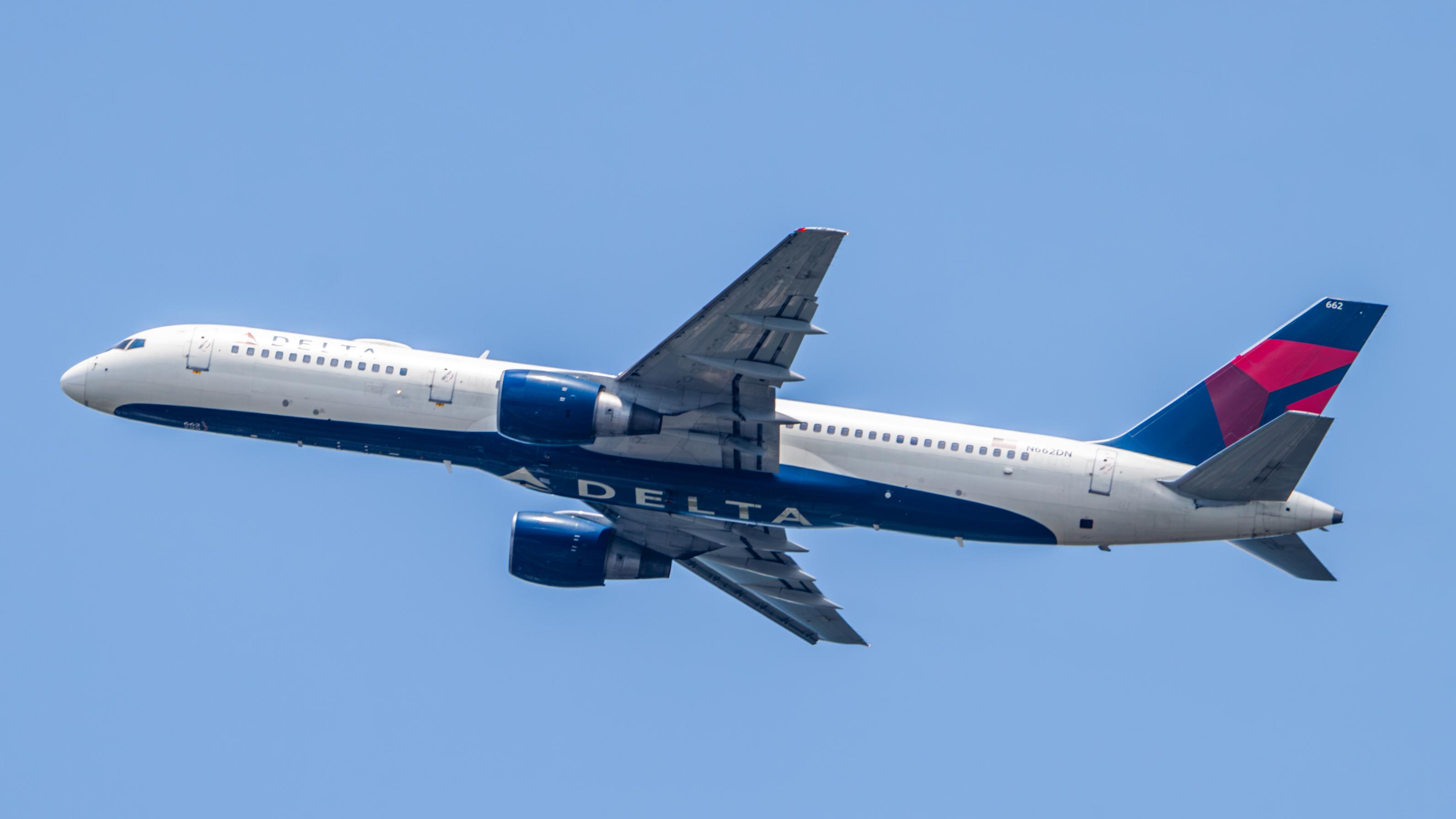 N662DN @ KATL - Delta 752 - by AviationLover50