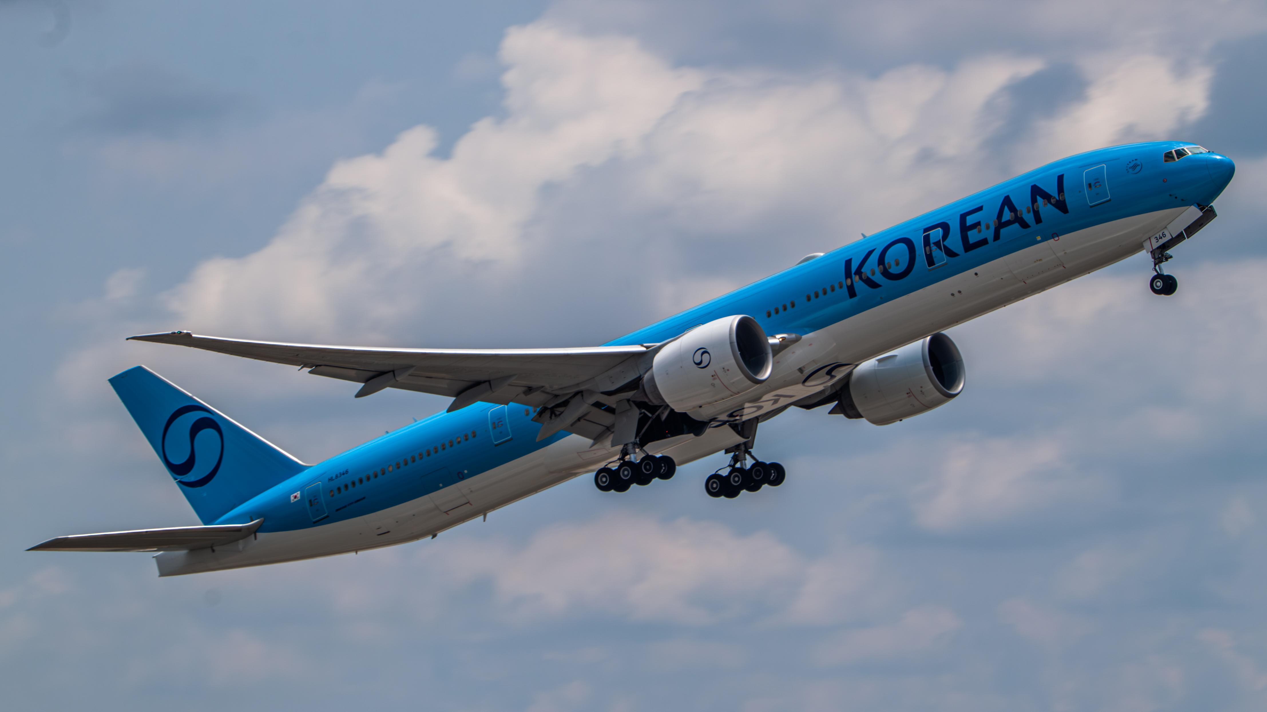HL8346 @ KATL - Korean 773ER - by AviationLover50