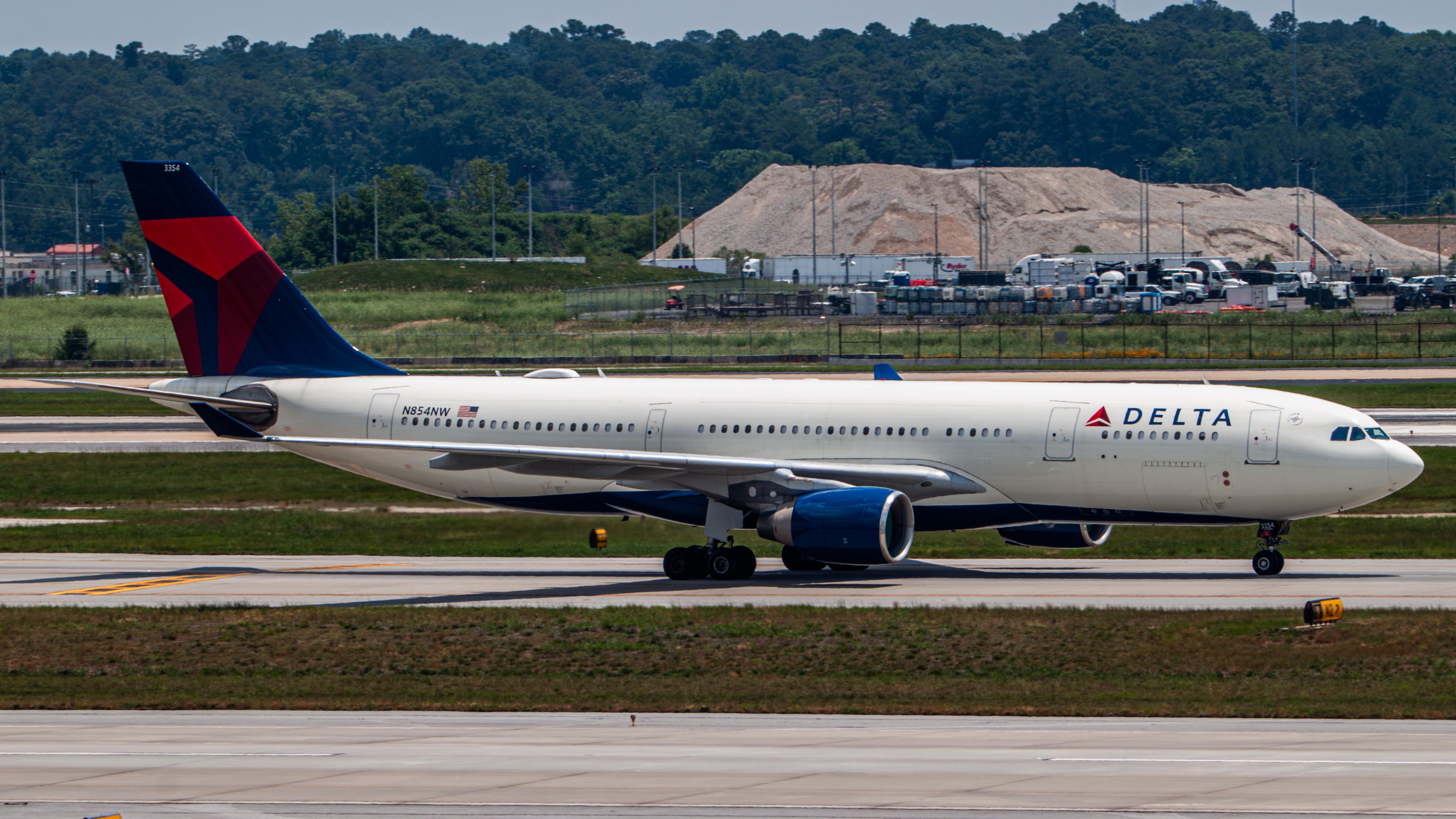 N854NW @ KATL - Delta A332 - by AviationLover50