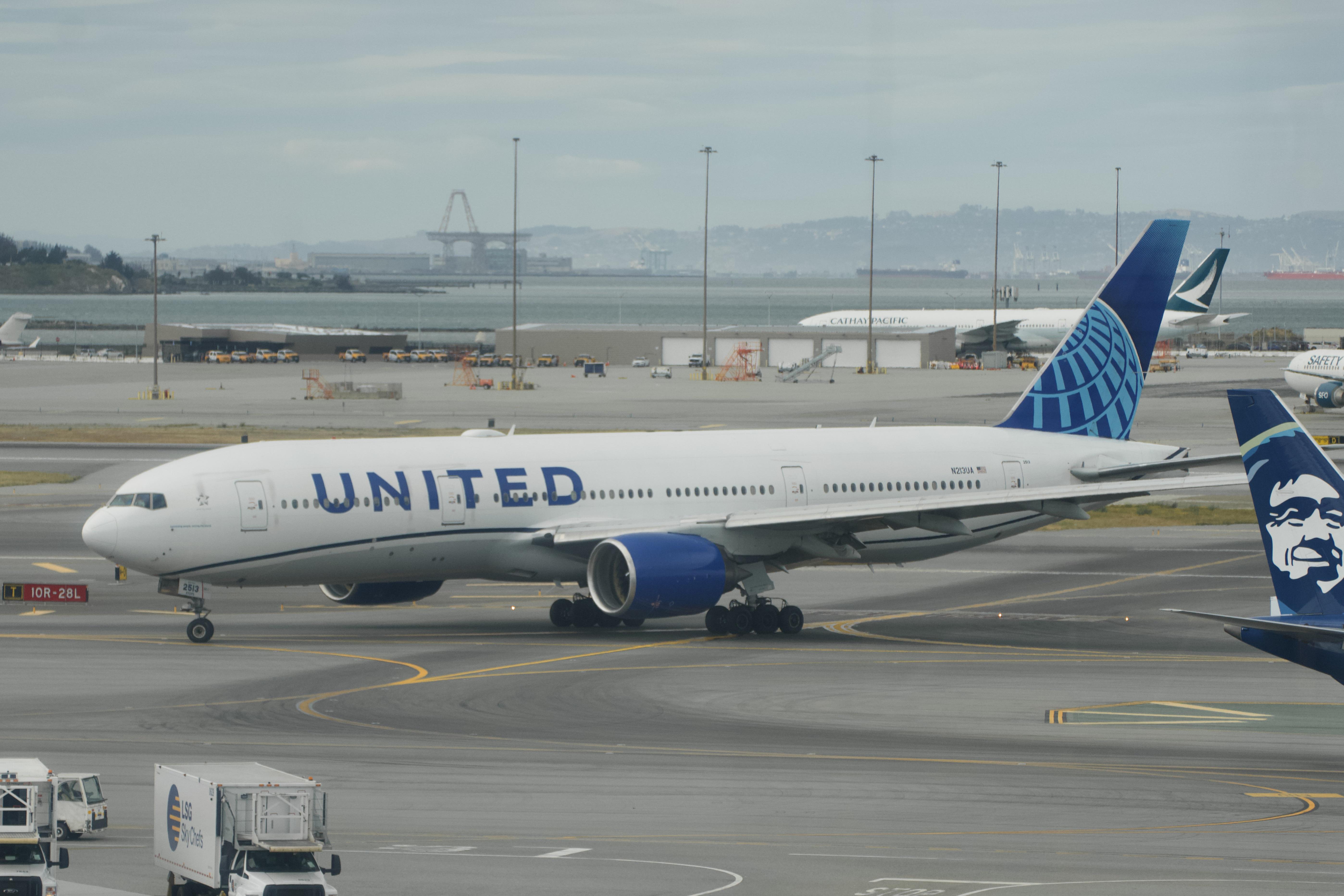 N213UA @ KSFO - Sky Terrace SFO 2026.  - by ClaytonEddy