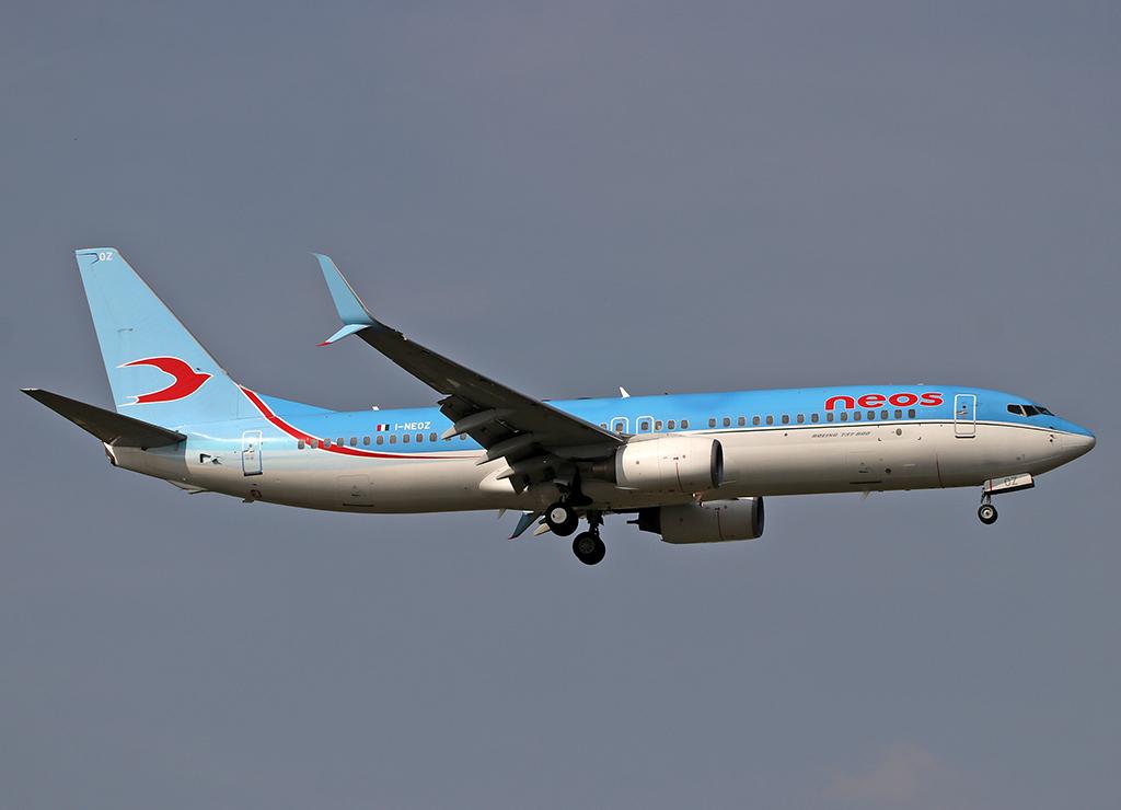 I-NEOZ @ LFBO - Landing rwy 32L in new c/s - by Shunn311