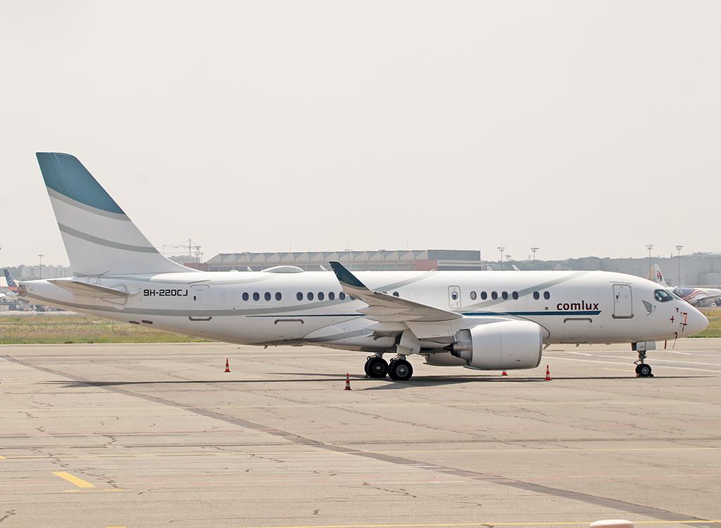 9H-220CJ @ LFBO - Parked at the General Aviation area... - by Shunn311