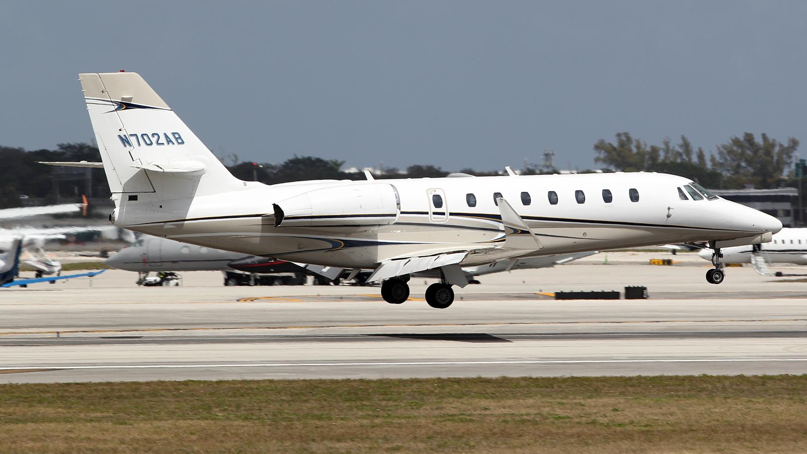 N702AB photo, click to enlarge