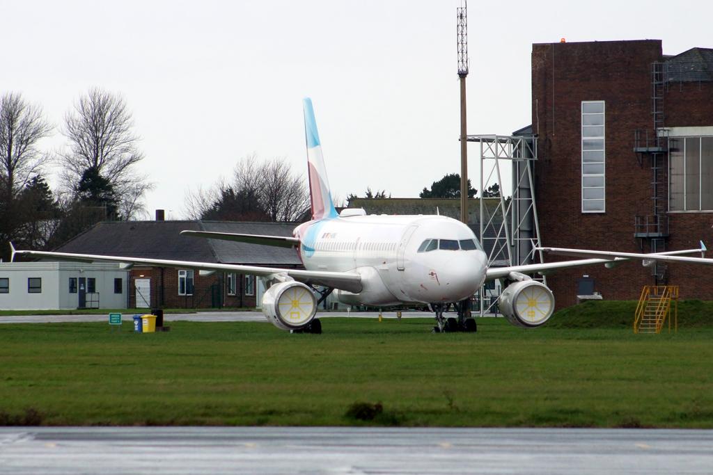 D-AKNU @ EGDX - Stored before scrapped - by micka2b