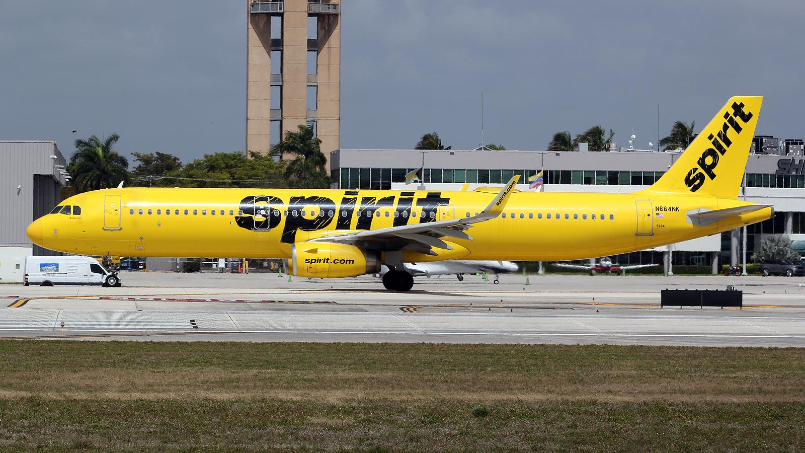 N664NK @ FLL - at fll - by Ronald