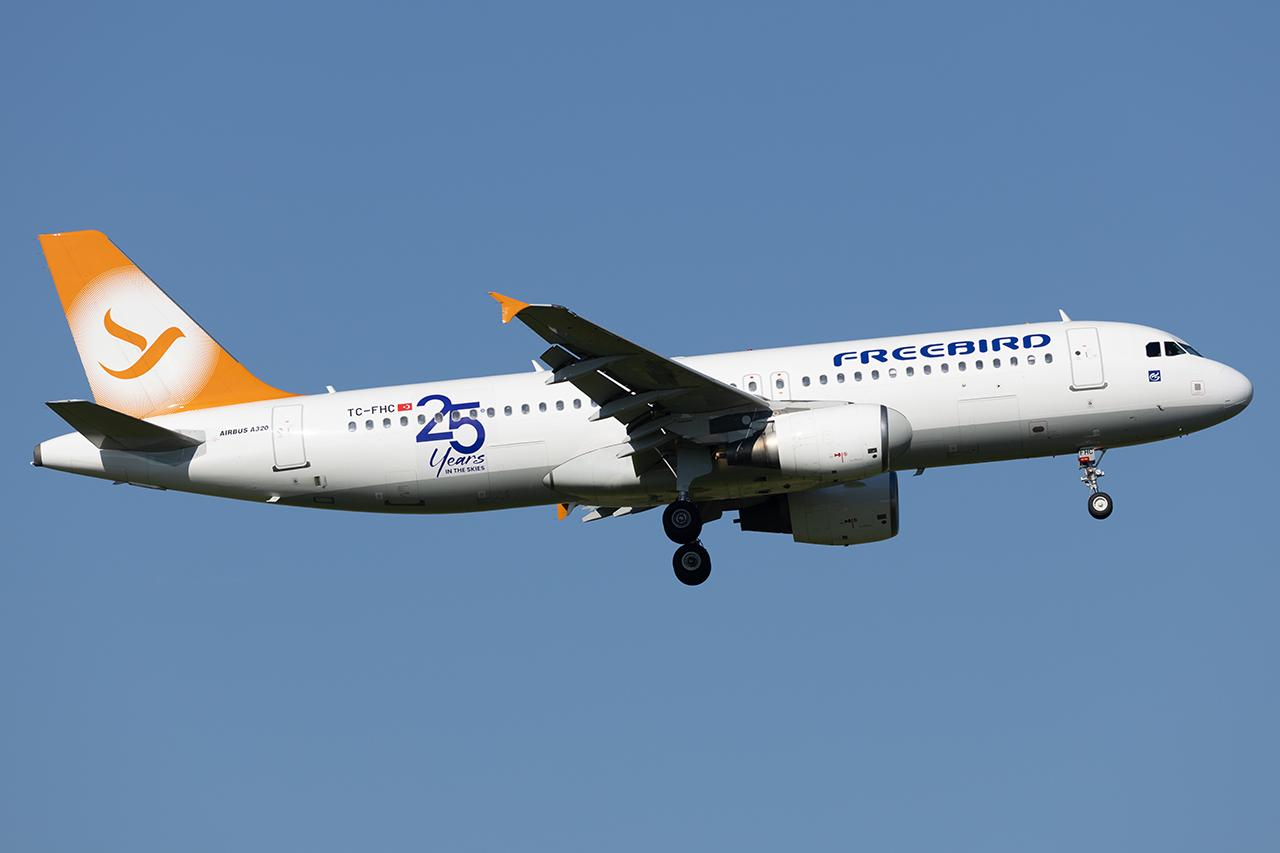 TC-FHC @ LOWW - Freebird A320 - by Andy Graf
