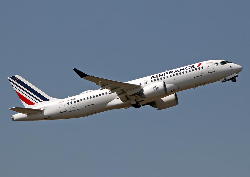 F-HPNC @ LFBO - Climbing after take off from rwy 32R - by Shunn311