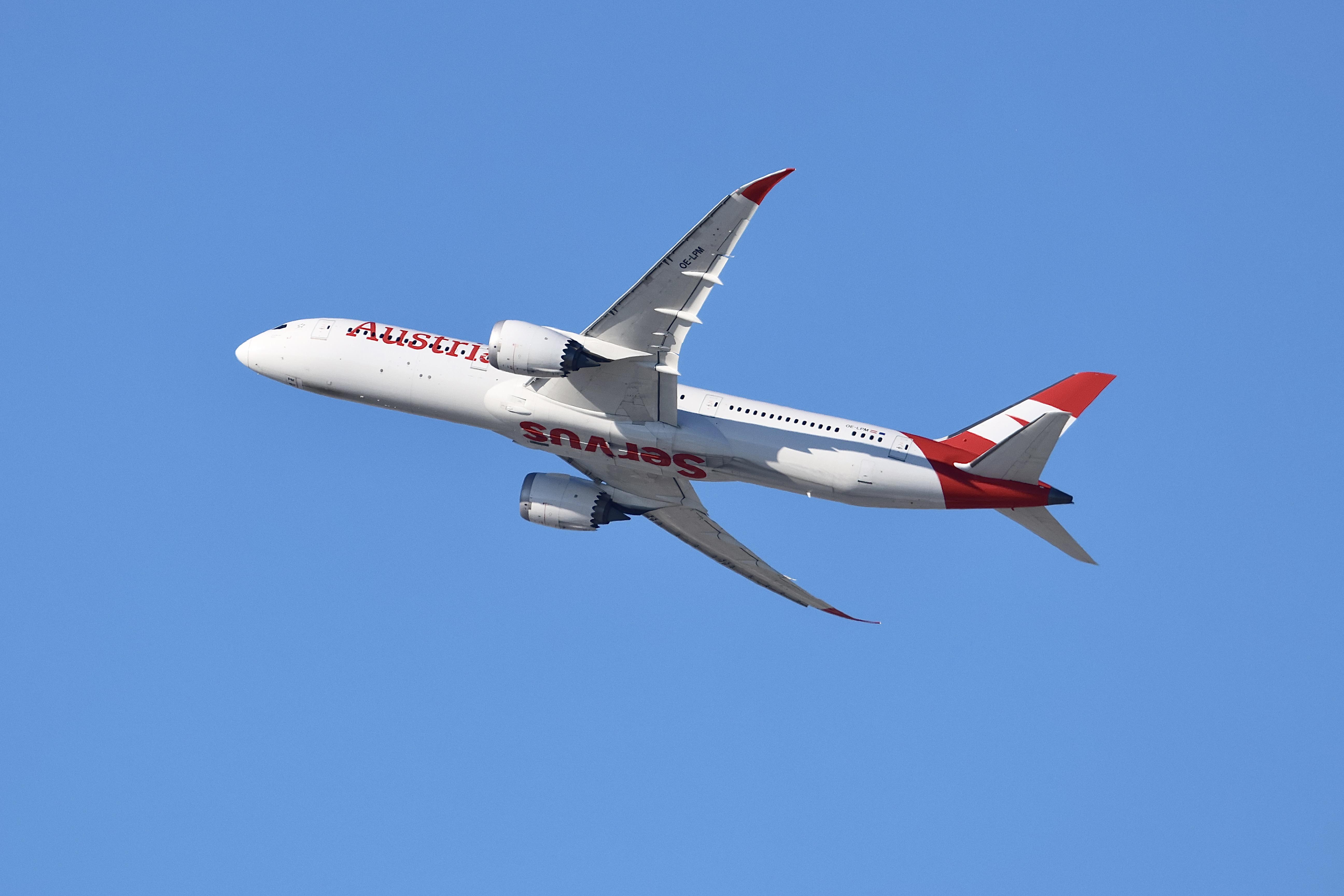 OE-LPM @ KORD - B789 AUSTRIAN Boeing 787-9 Dreamliner OE-LPM departing 28R KORD - by MarkKalfas