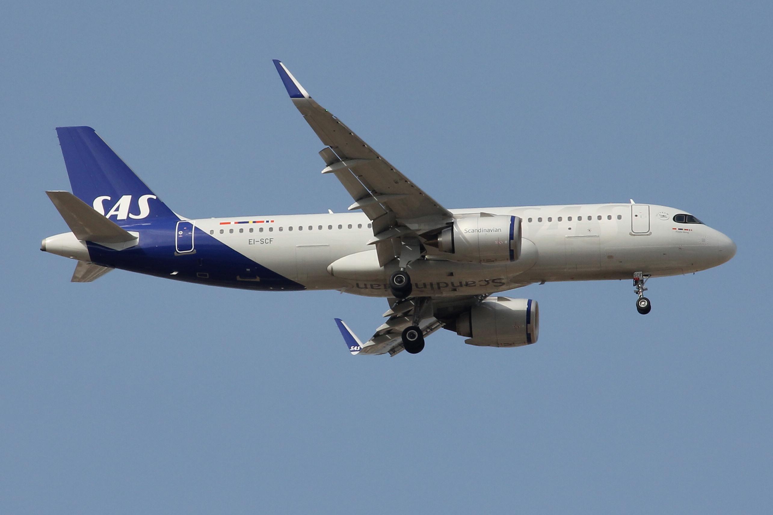 EI-SCF @ LMML - Airbus A320-251N reg EI-SCF of Scandinavian Airlines approaching RW13 Malta. - by raymond