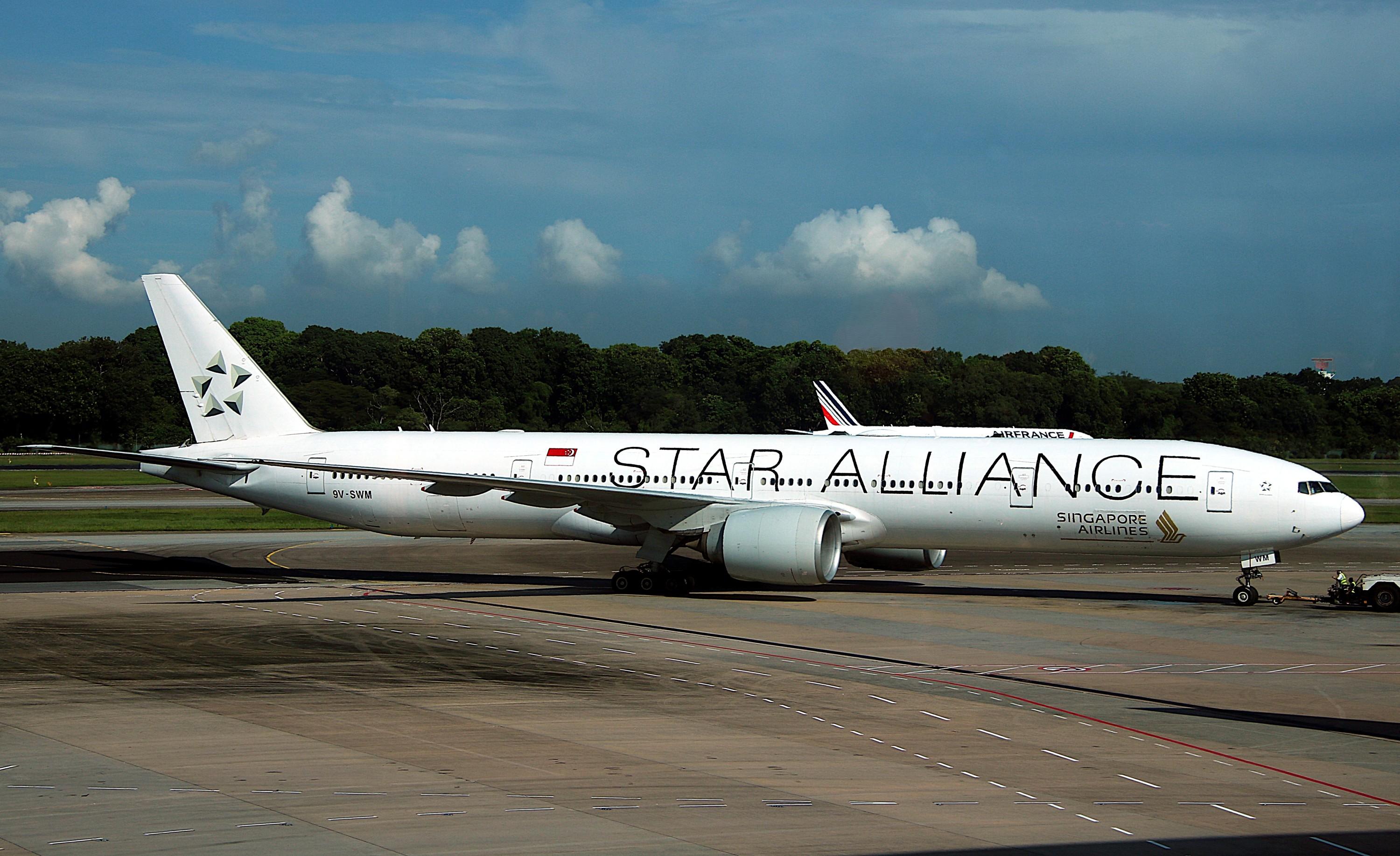 9V-SWM @ WSSS - Singapore Airlines in Star Allicance colors at ints homebase Singapore-Changi - by ReinhardJost