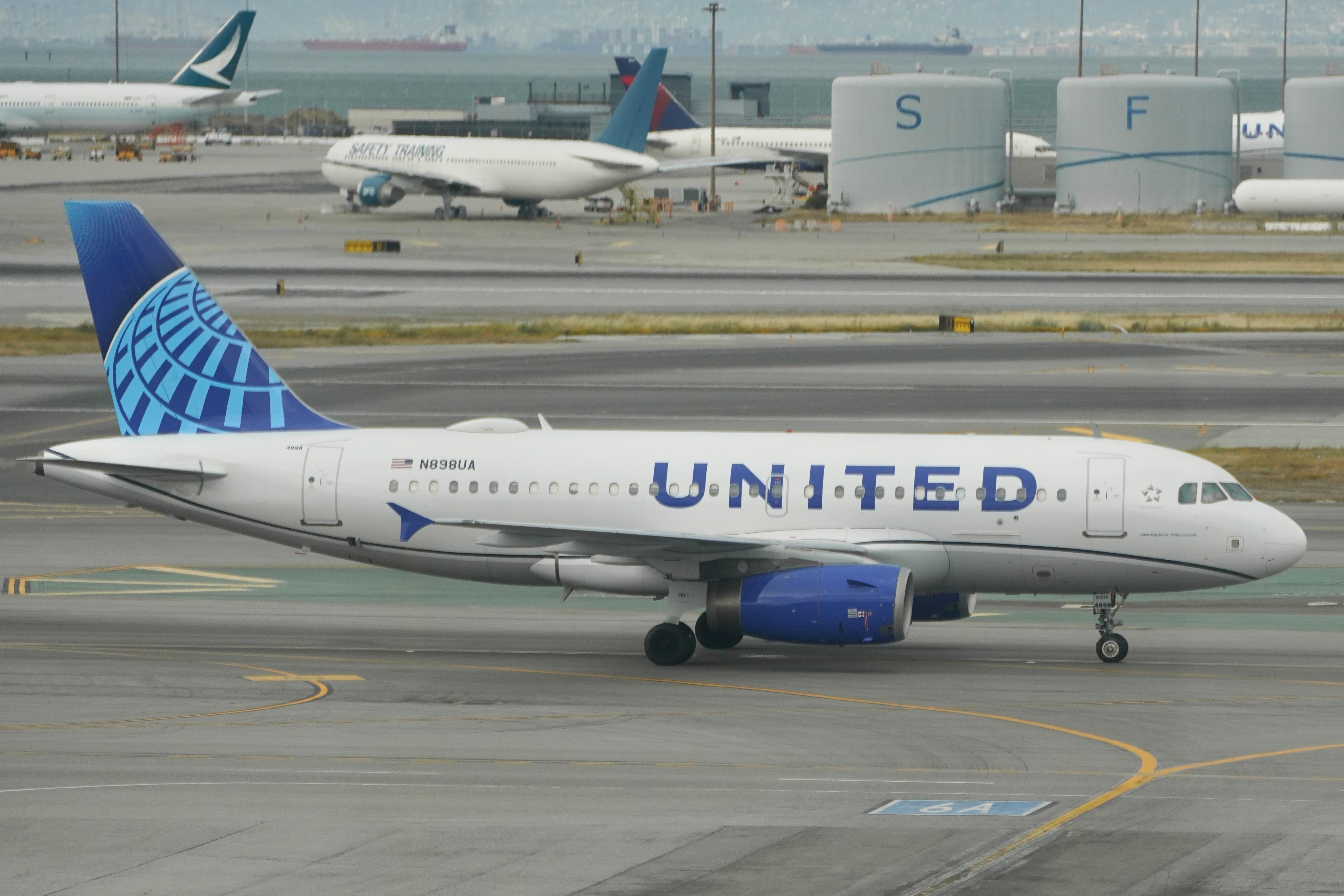 N898UA @ KSFO - Sky Terrace SFO 2026.  - by ClaytonEddy