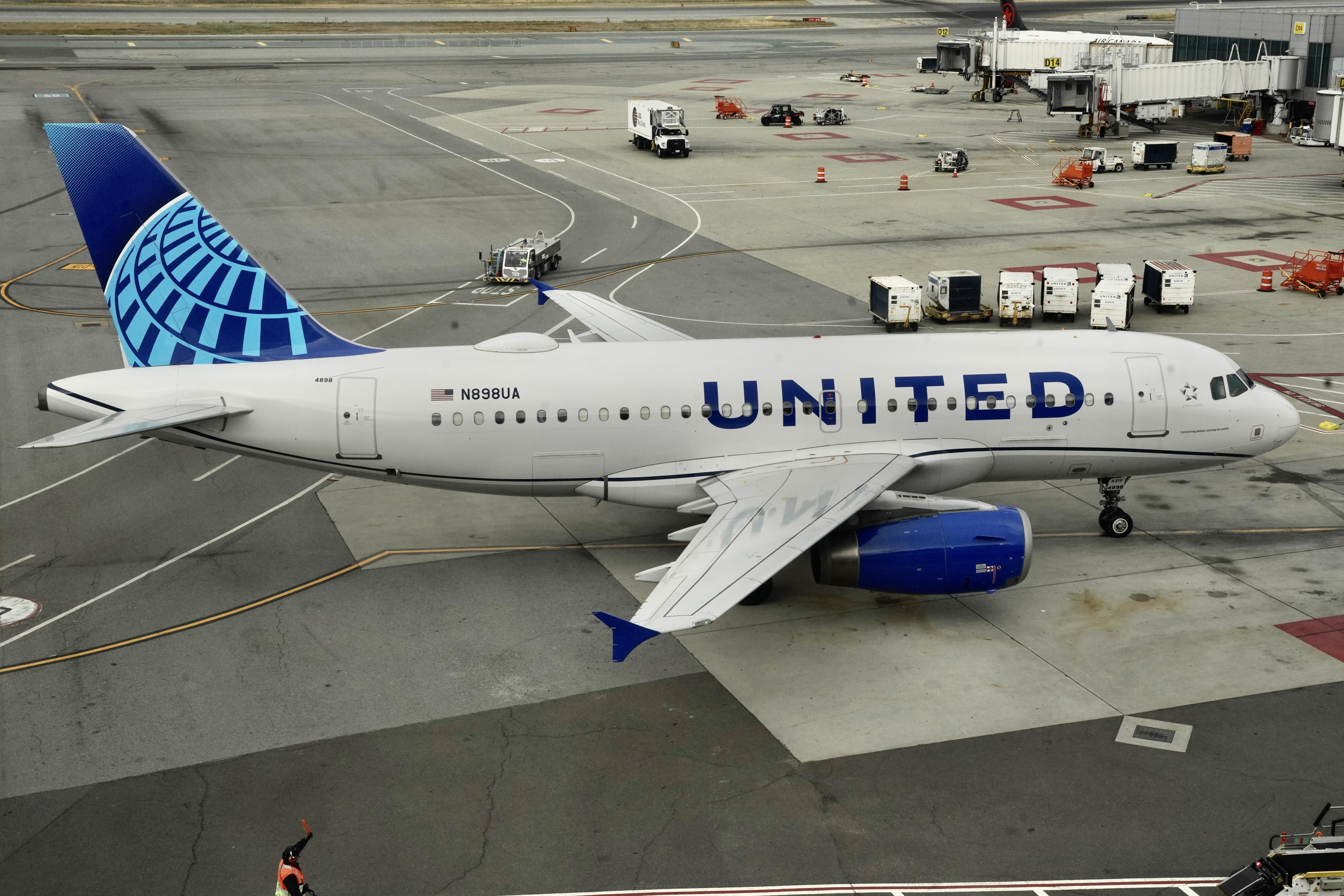 N898UA @ KSFO - Sky Terrace SFO 2026.  - by ClaytonEddy