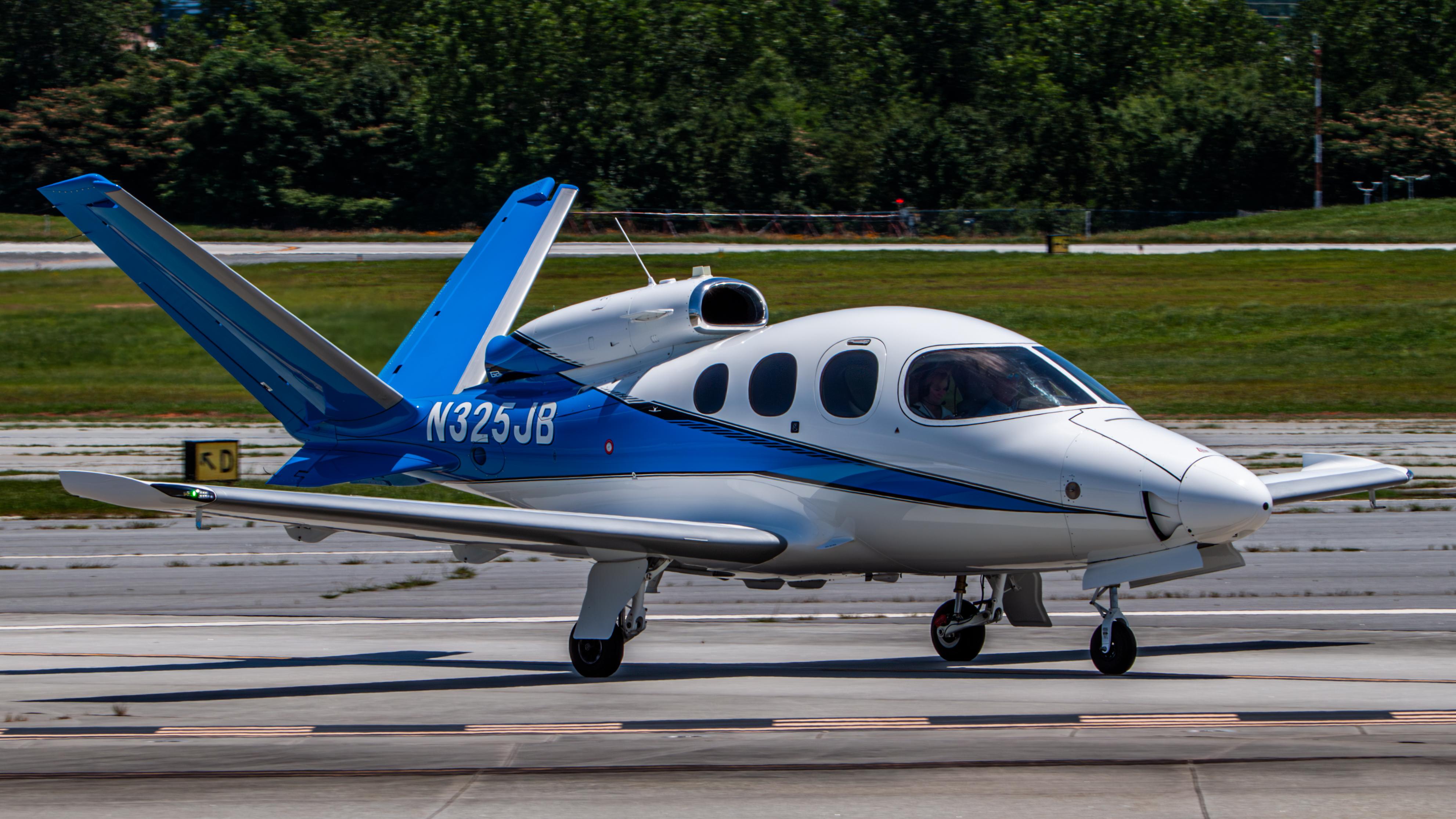 N325JB @ KPDK - SF50 - by AviationLover50