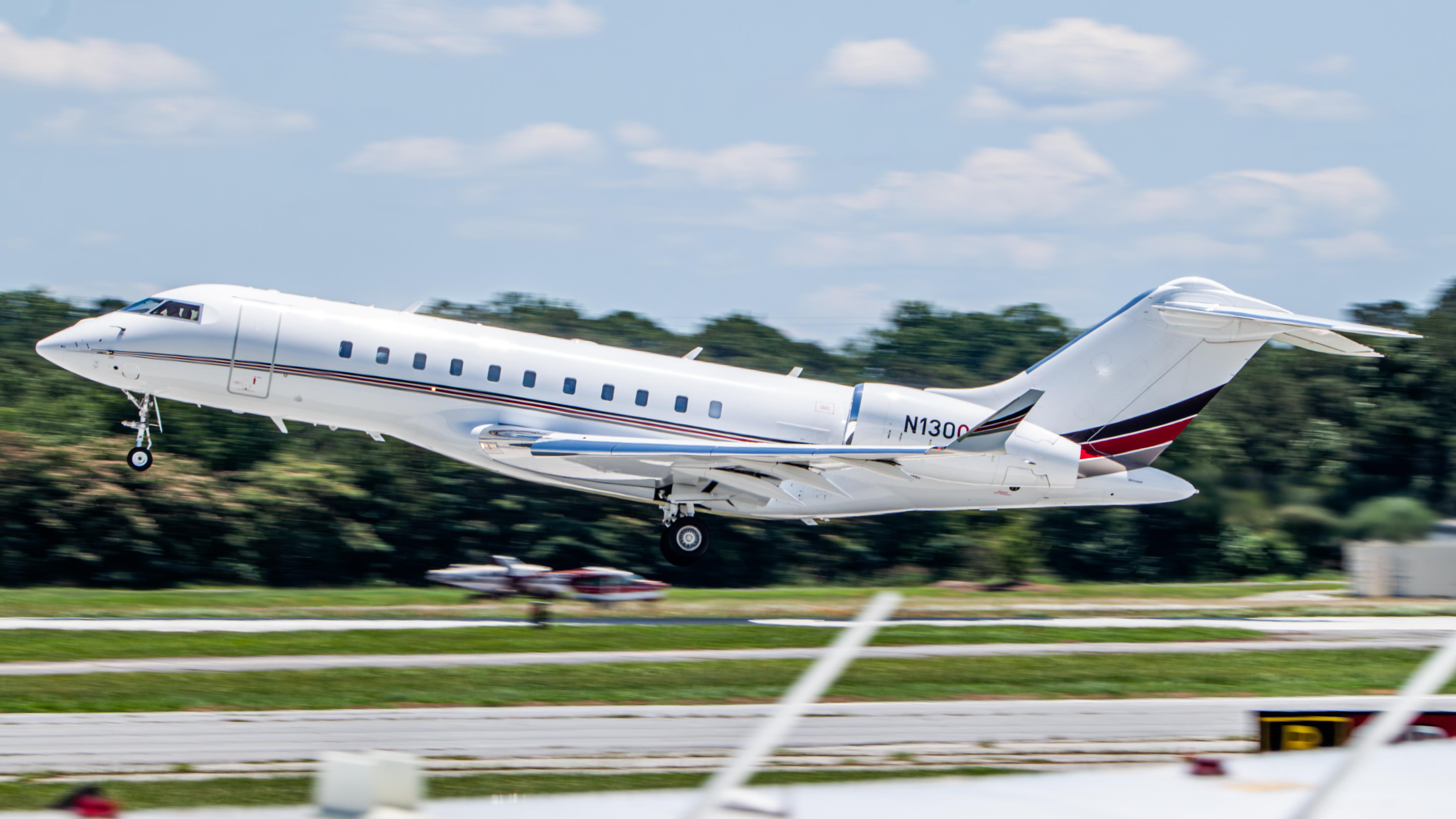 N130QS @ KPDK - NetJets Global 5000 - by AviationLover50