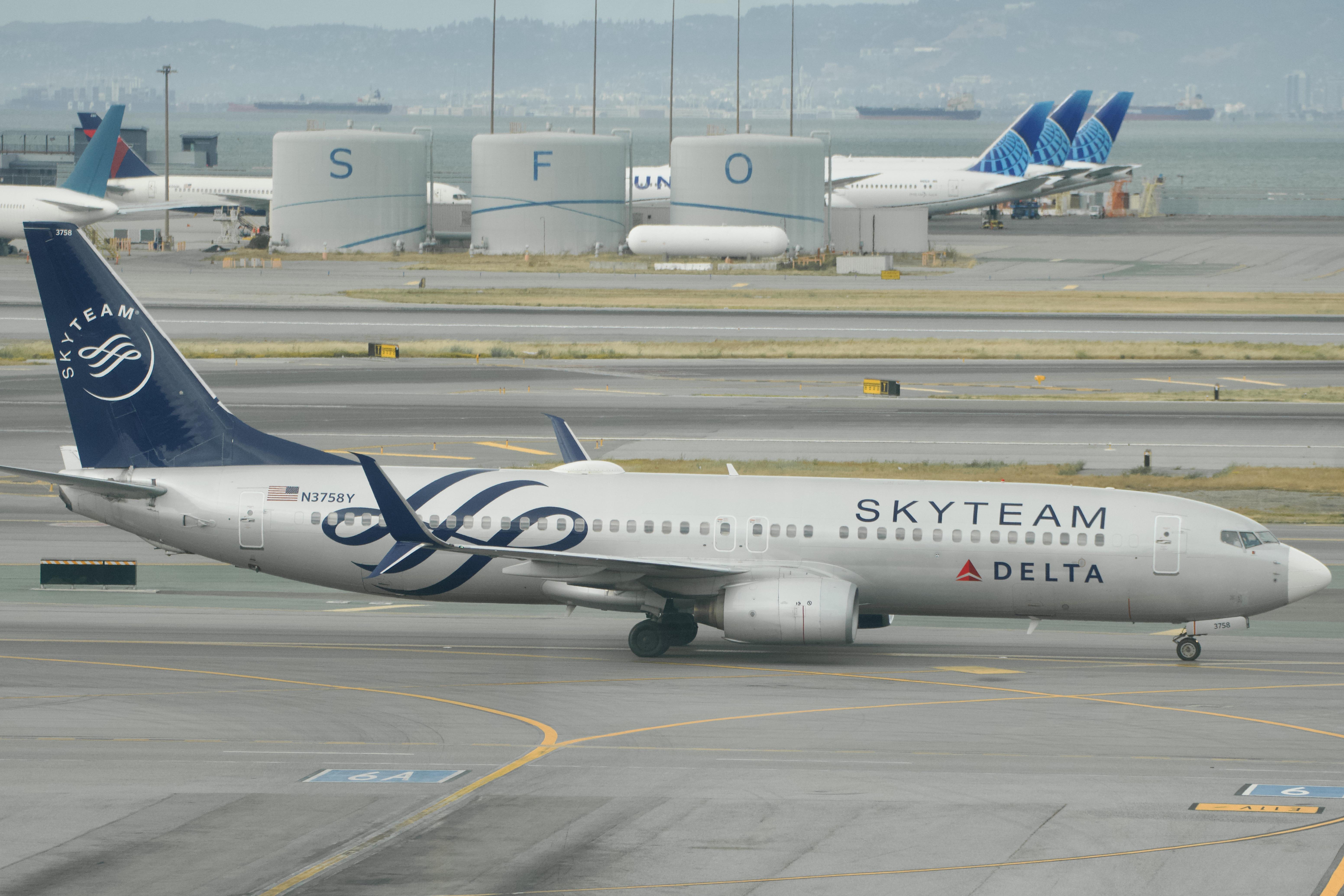 N3758Y @ SFO - Sky Terrace SFO 2026 - by ClaytonEddy