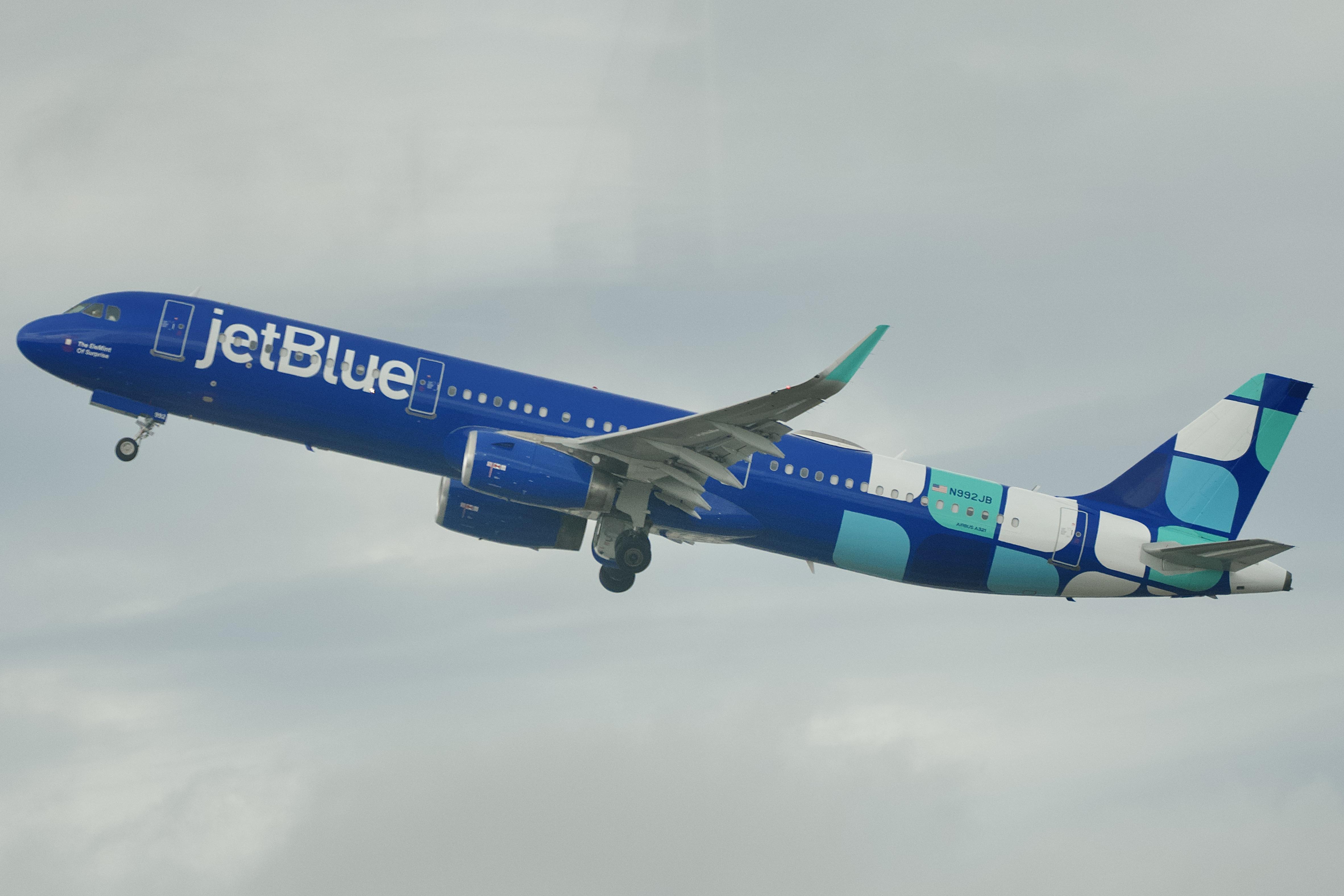 N992JB @ KSFO - Sky Terrace SFO 2026.  - by ClaytonEddy