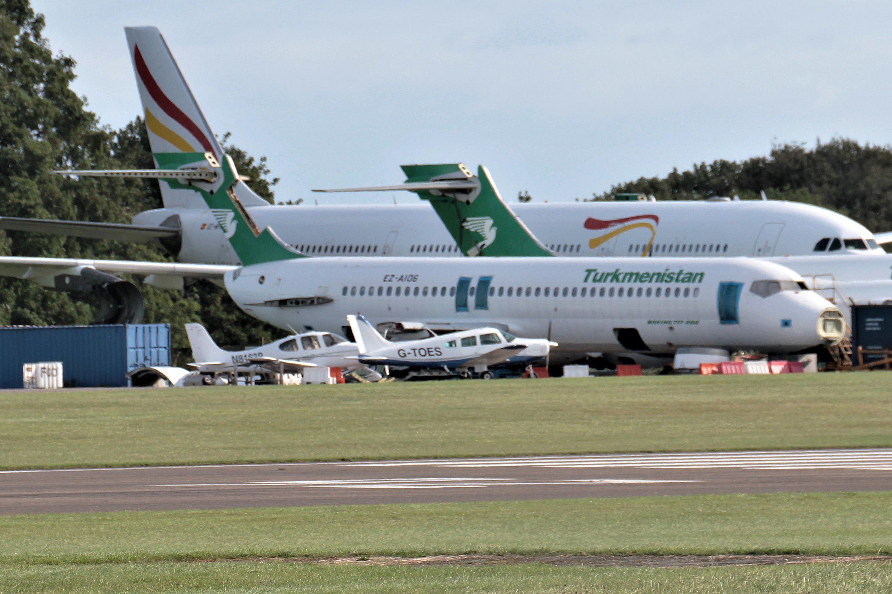 EZ-A106 @ EGBP - EZ-A106 2005 Boeing 717-200 Turkmenistan Airlines Kemble
 - by PhilR