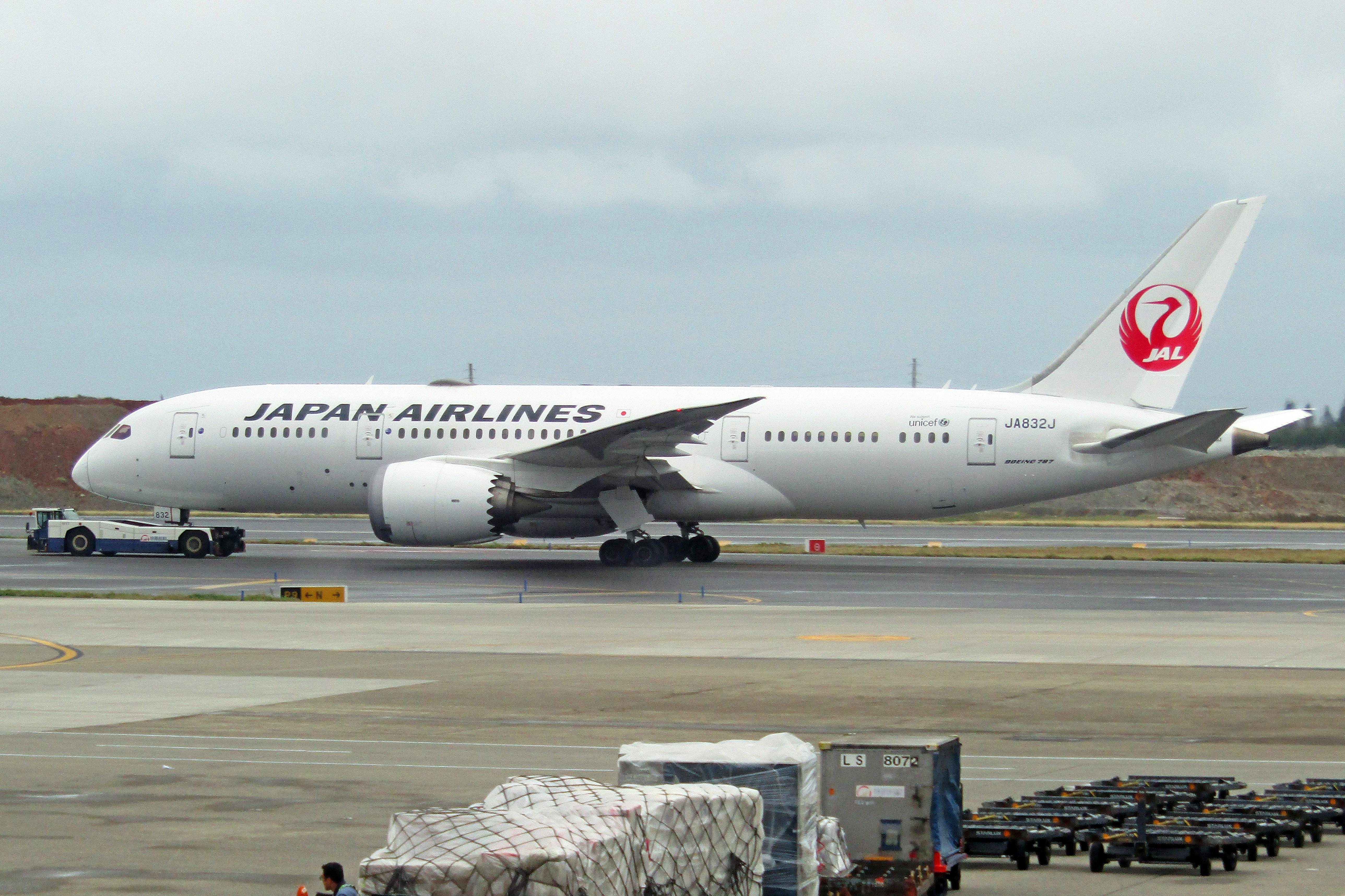 JA832J @ RCTP - JA832J 2013 Boeing 787-800 JAL Taipei 
 - by PhilR