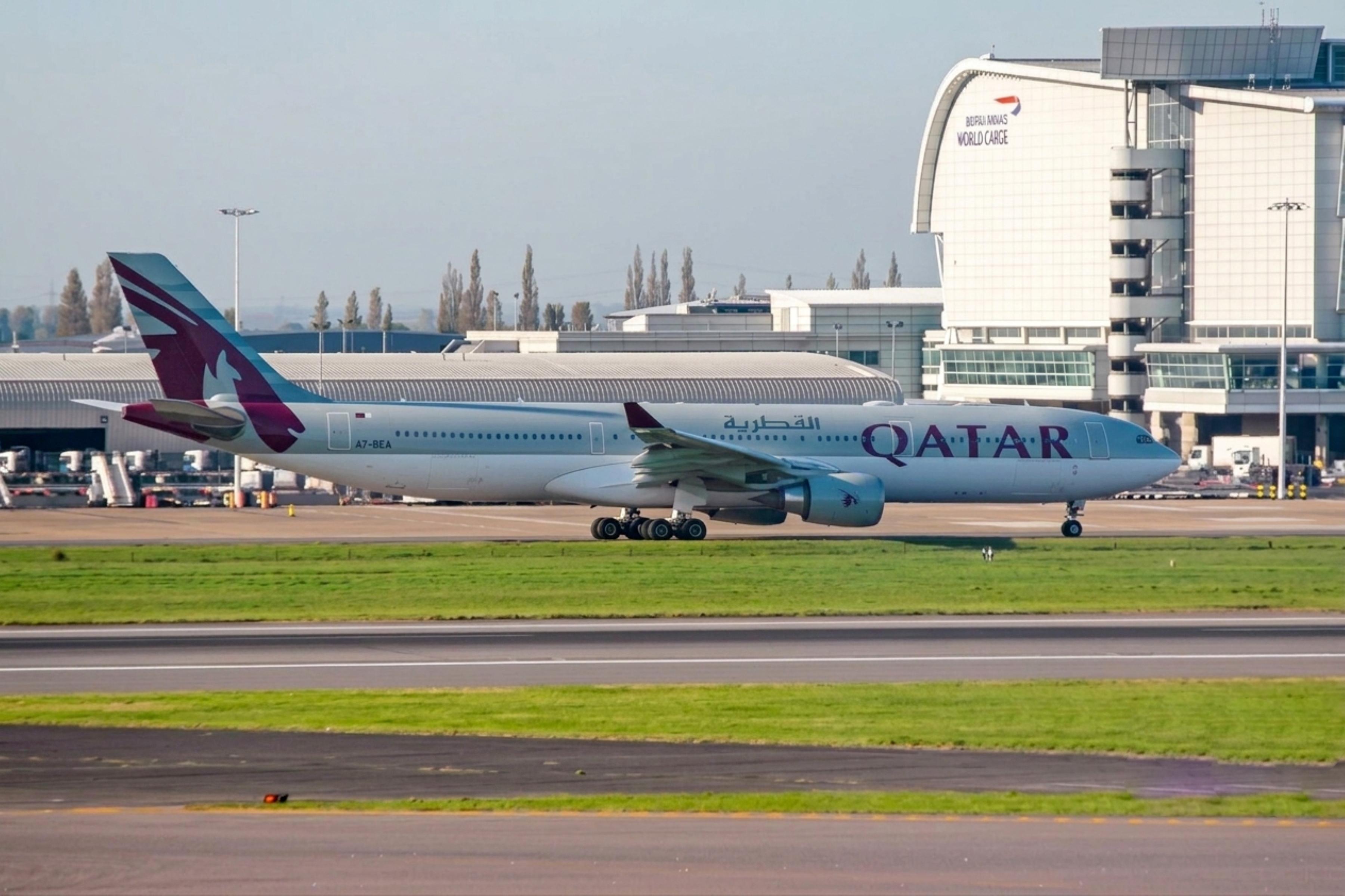 A7-BEA @ EGLL - A7-BEA 2013 B777-300 Qatar Airways LHR  - by PhilR