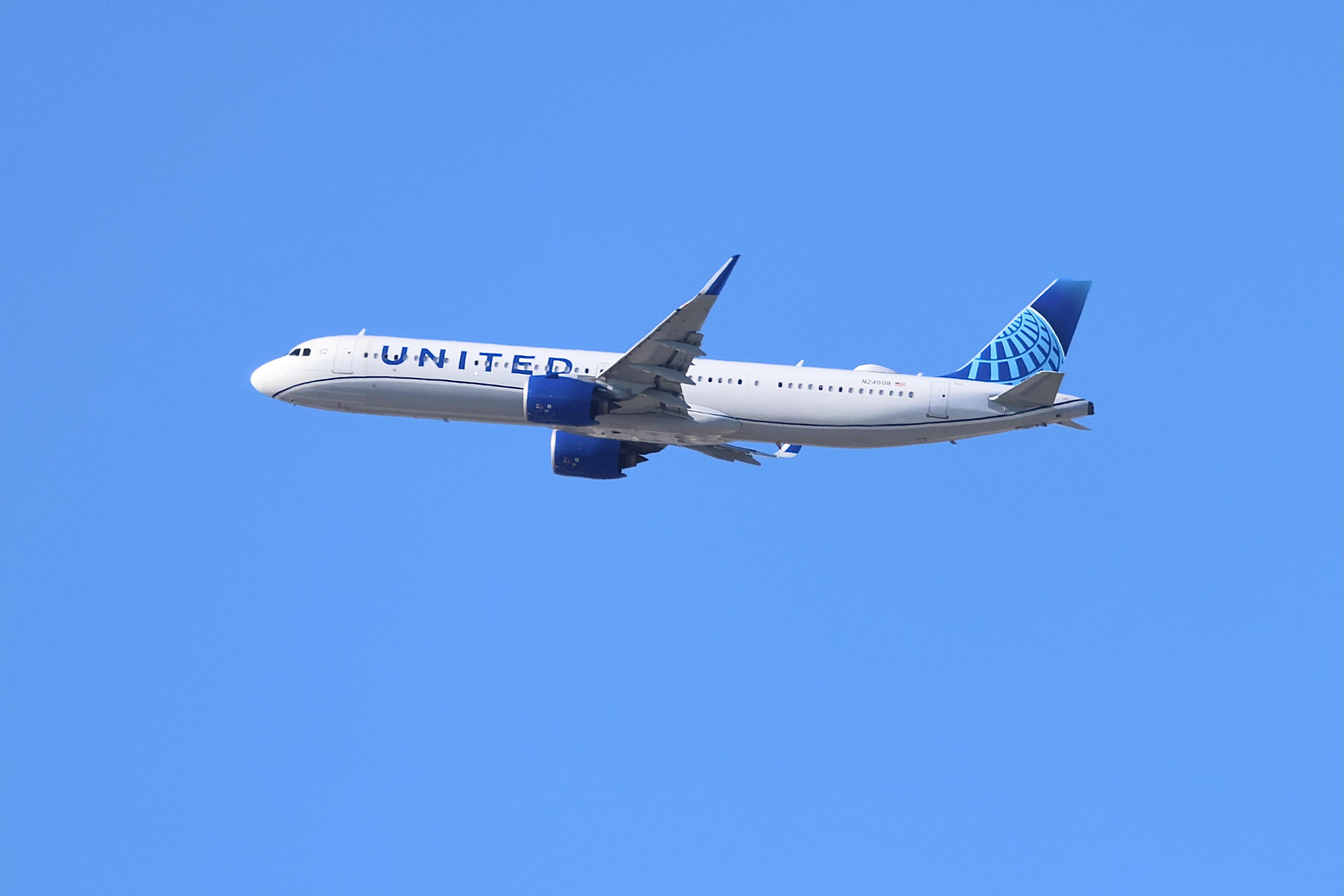 N24508 @ KORD - A21N United Airbus A321-271NX N24508 departing 28R KORD  - by MarkKalfas