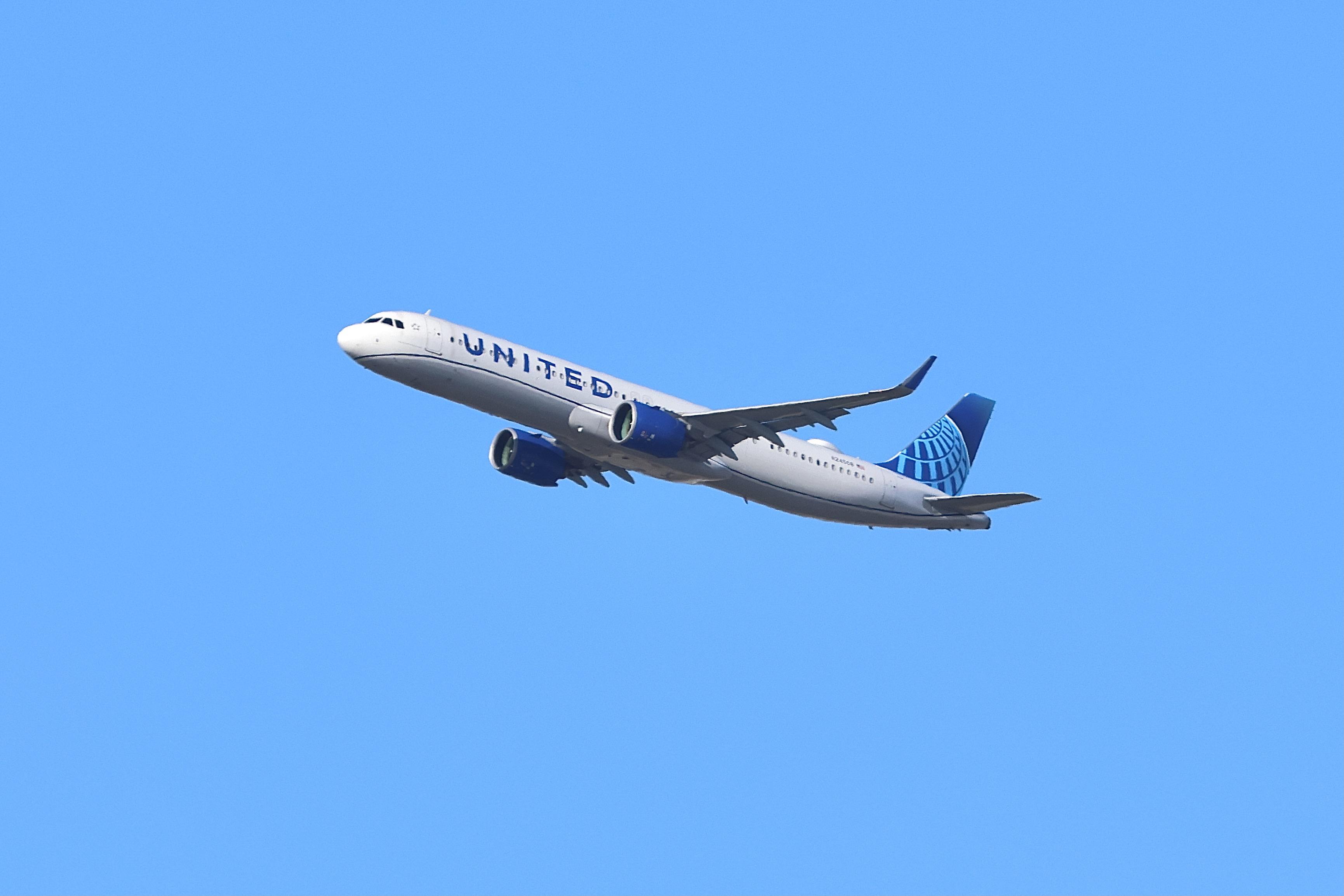 N24508 @ KORD - A21N United Airbus A321-271NX N24508 departing 28R KORD  - by MarkKalfas