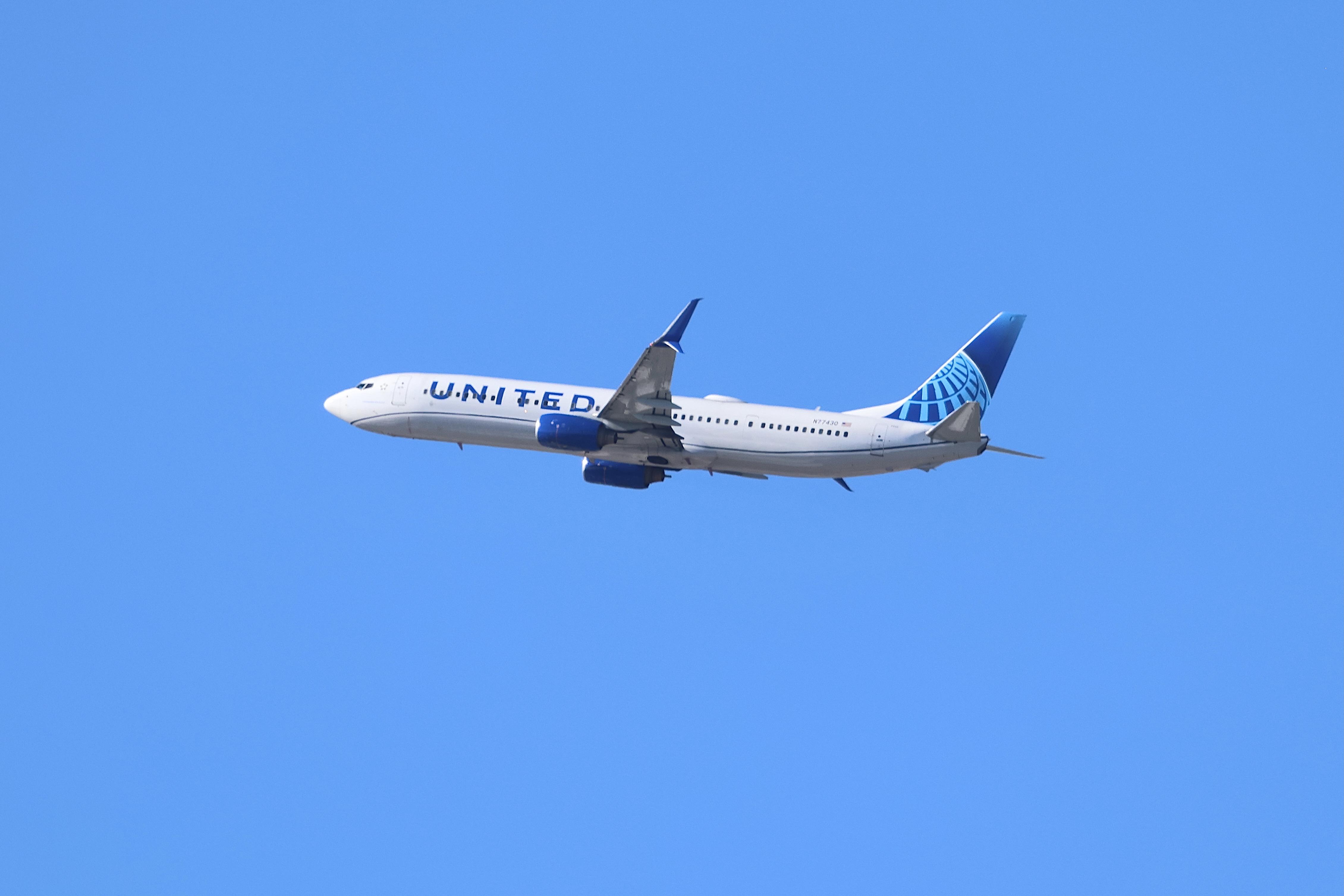 N77430 @ KORD - B739 United Airlines Boeing 737-924 ER N77430 departing 28R KORD - by MarkKalfas