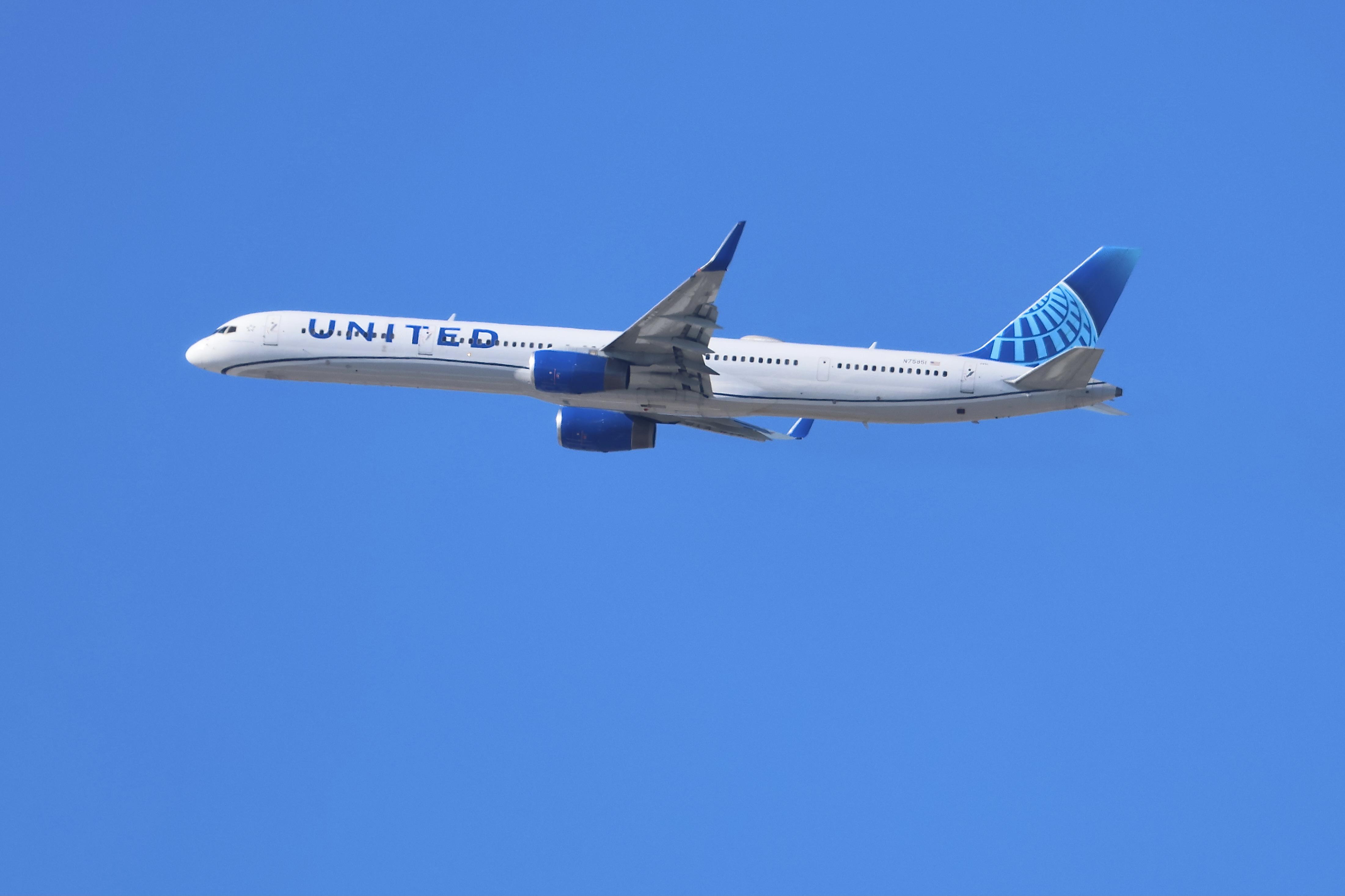 N75851 @ KORD - B753 United Boeing 757-324, N75851 departing 28R KORD - by MarkKalfas