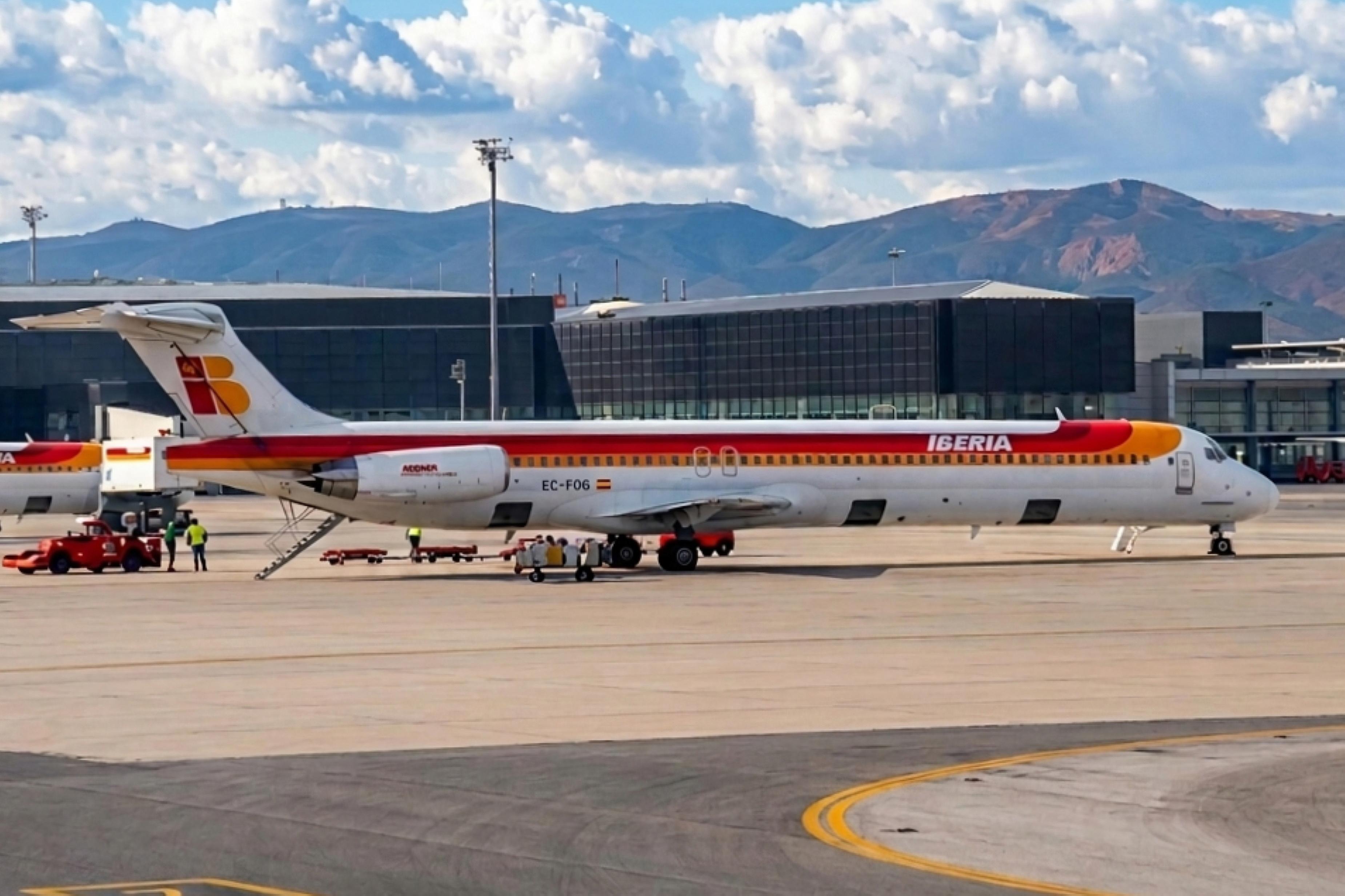 EC-FOG @ LEBL - EC-FOG 1992 MD80 Iberia BCN
 - by PhilR